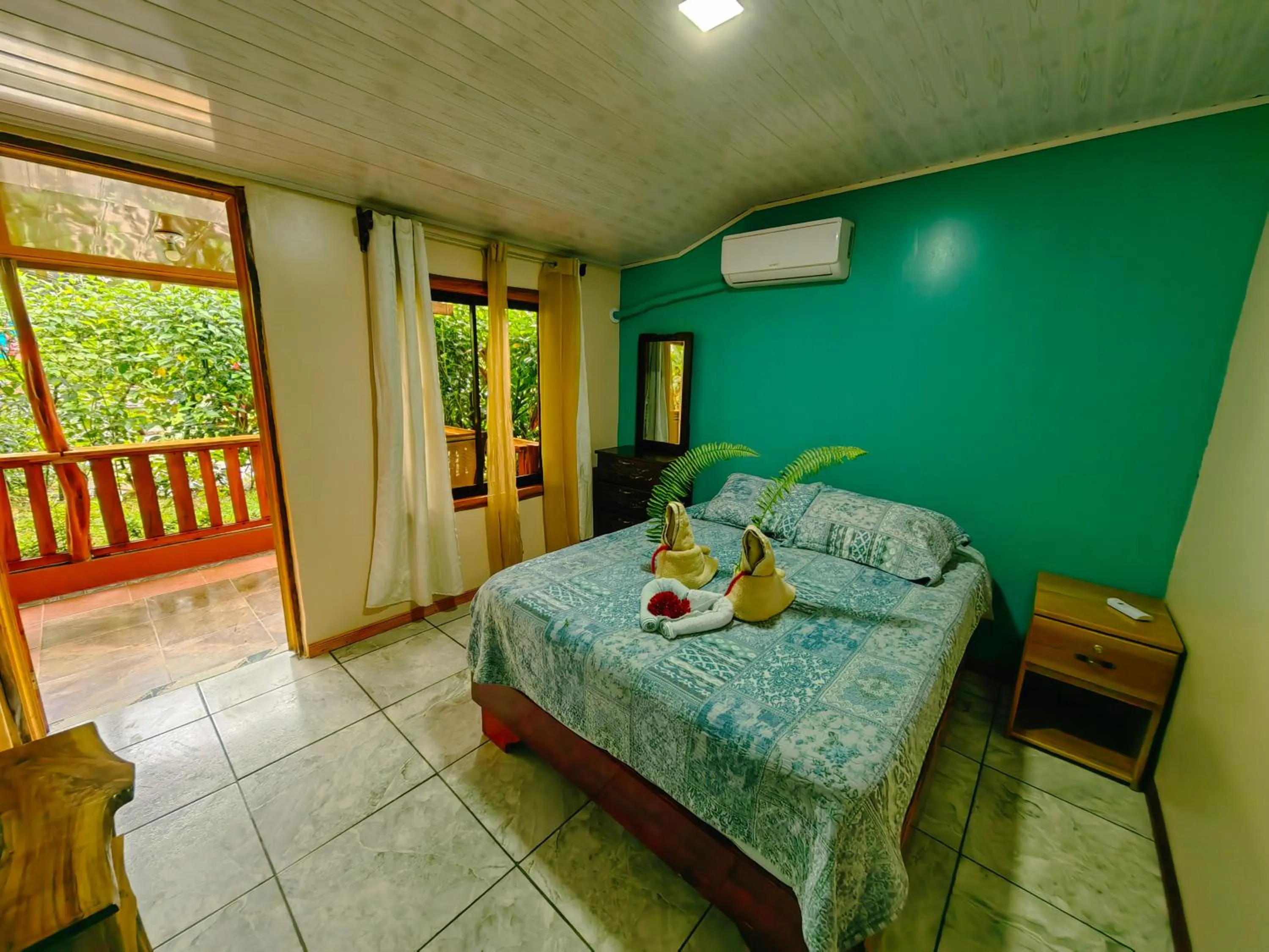 Bedroom, Bed in Hotel Casa Gitana Corcovado Tour operador