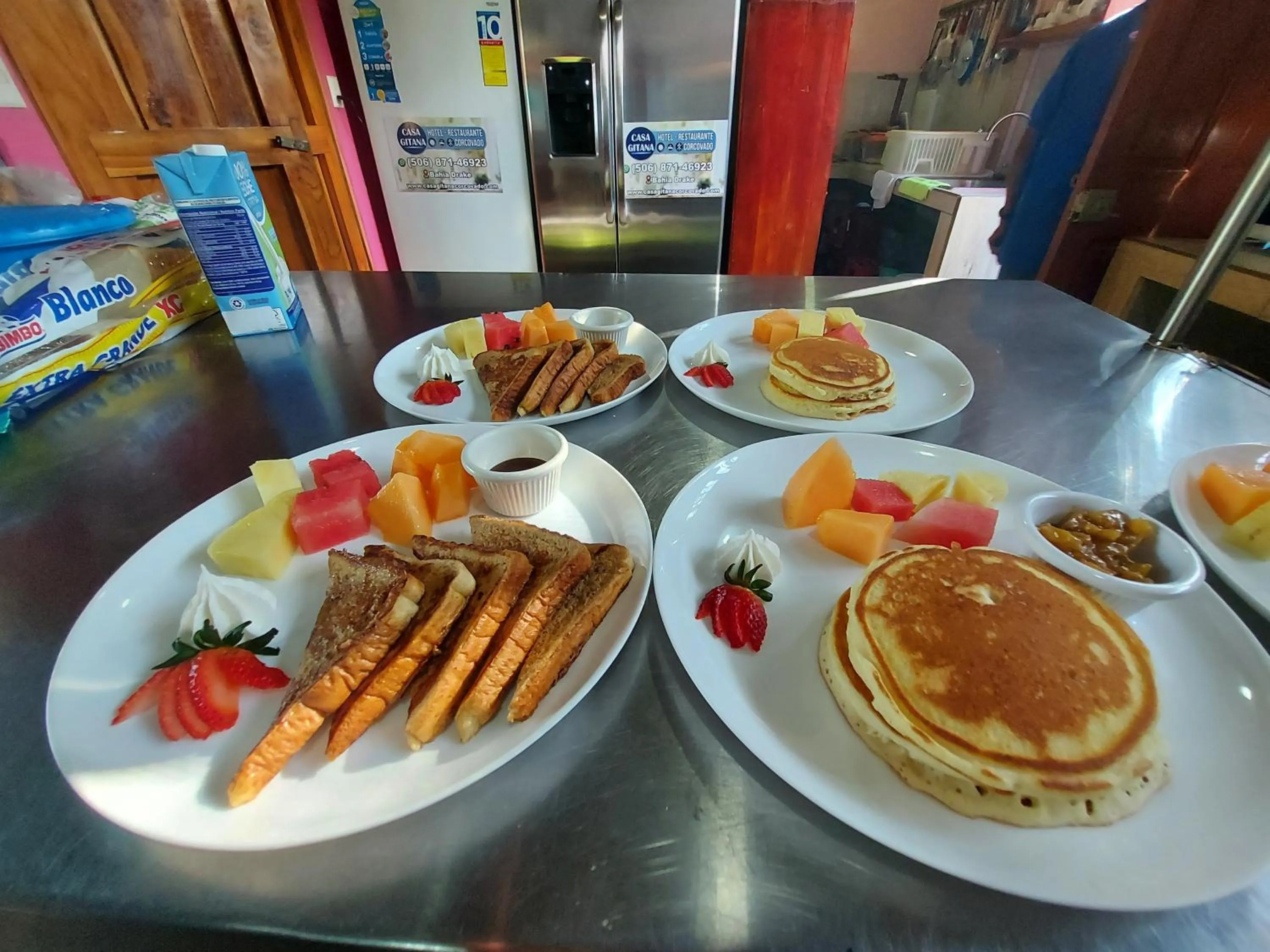 Continental breakfast in Hotel Casa Gitana Corcovado Tour operador