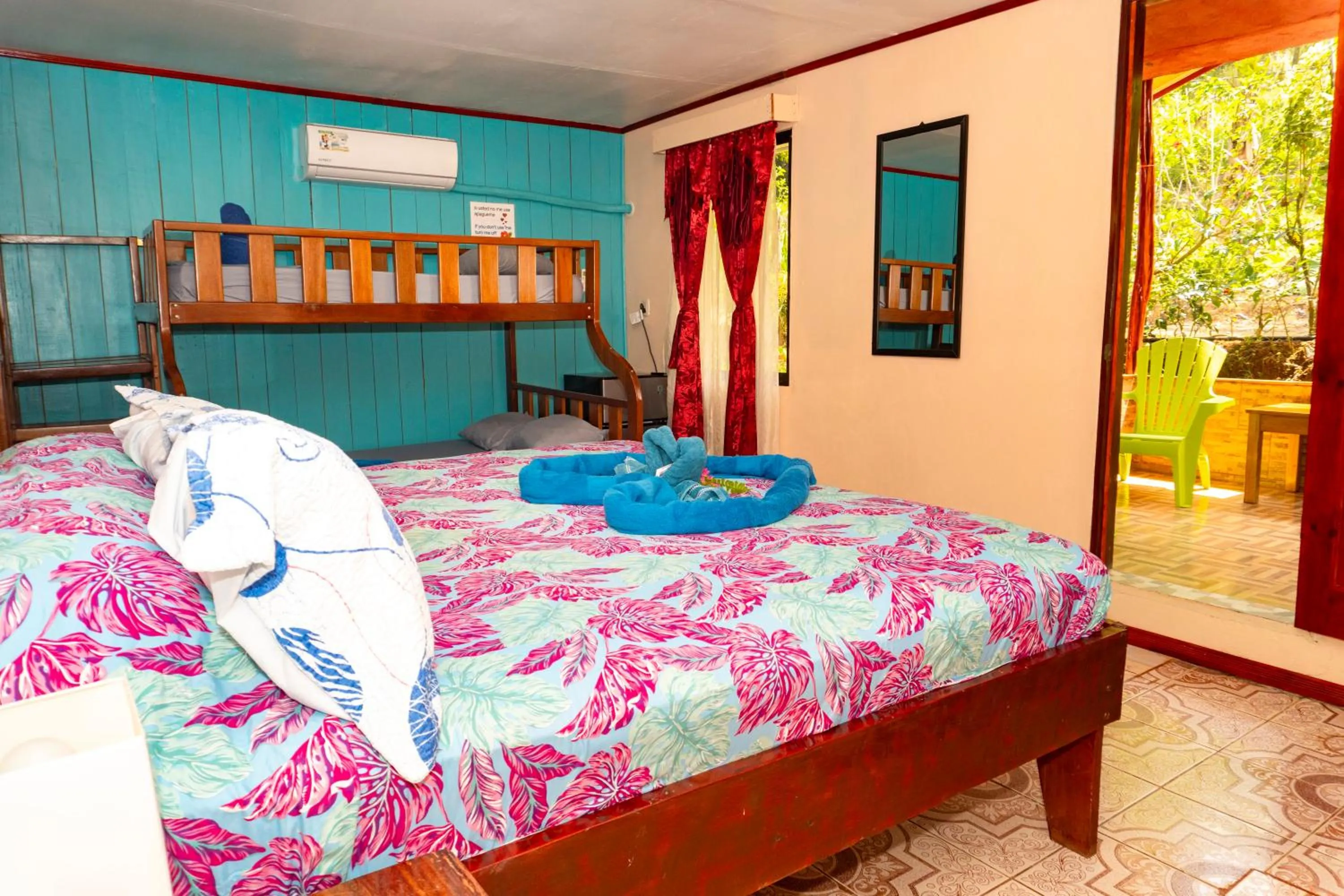 Bed in Hotel Casa Gitana Corcovado Tour operador