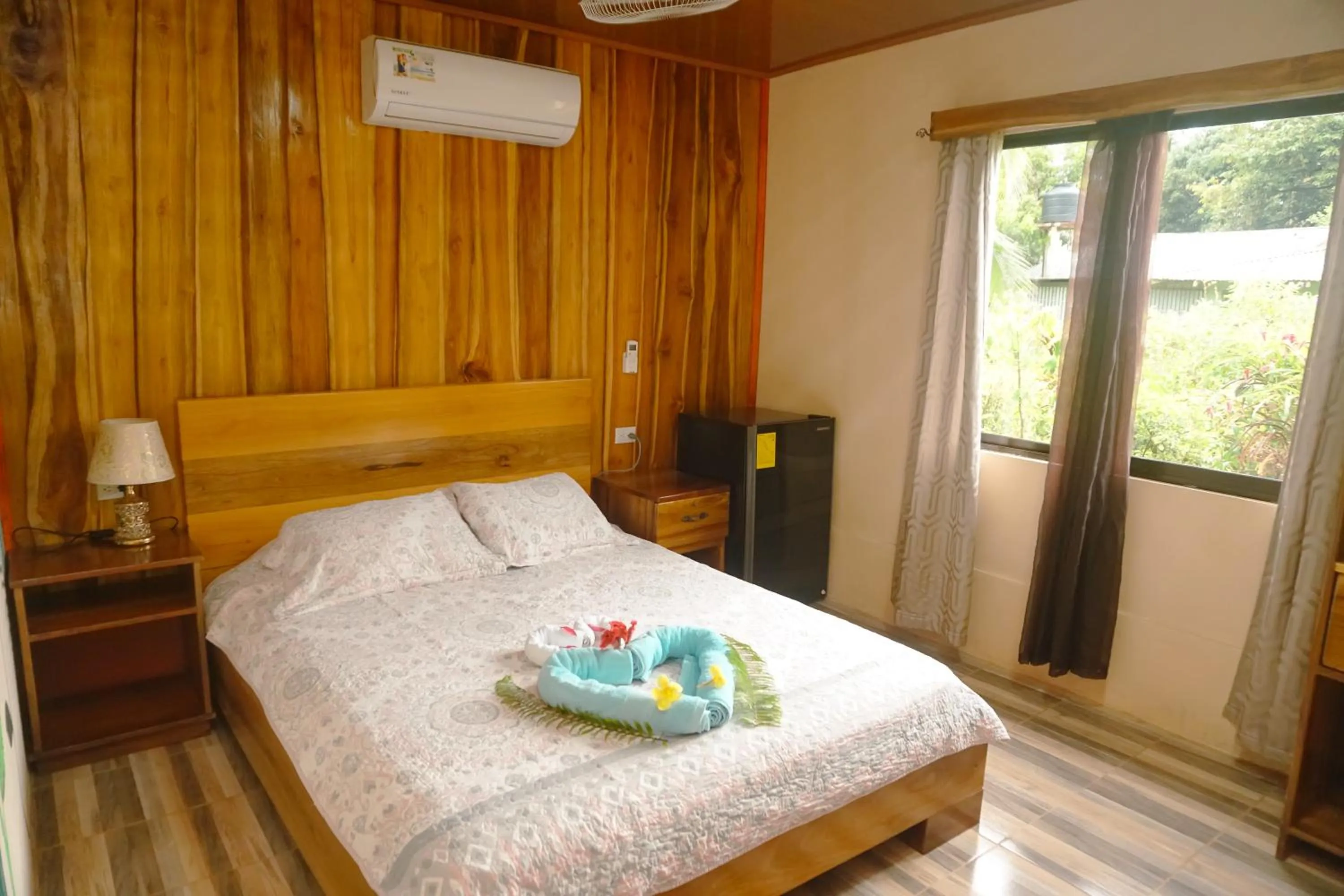 Photo of the whole room, Bed in Hotel Casa Gitana Corcovado Tour operador