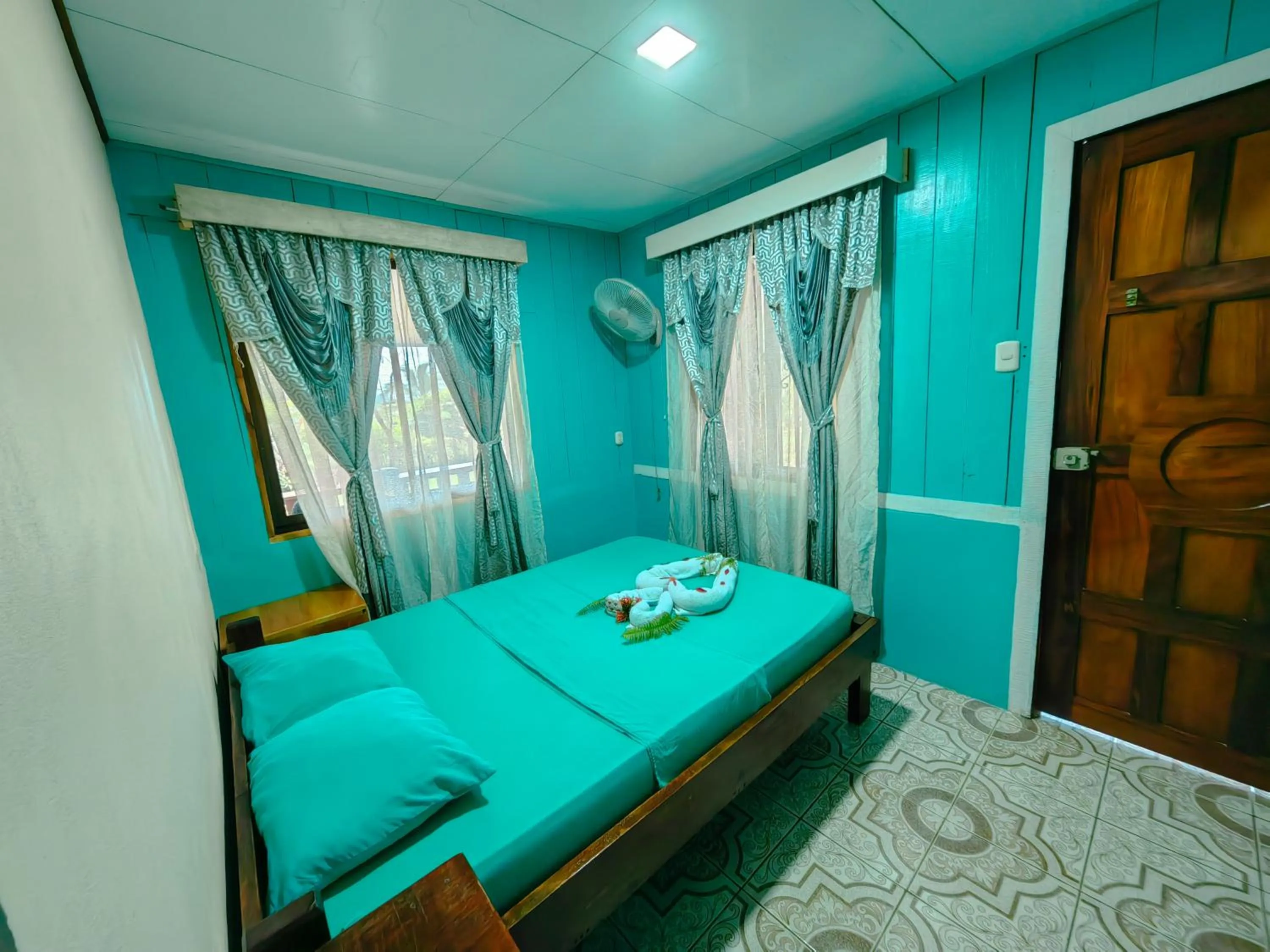 Photo of the whole room, Bed in Hotel Casa Gitana Corcovado Tour operador