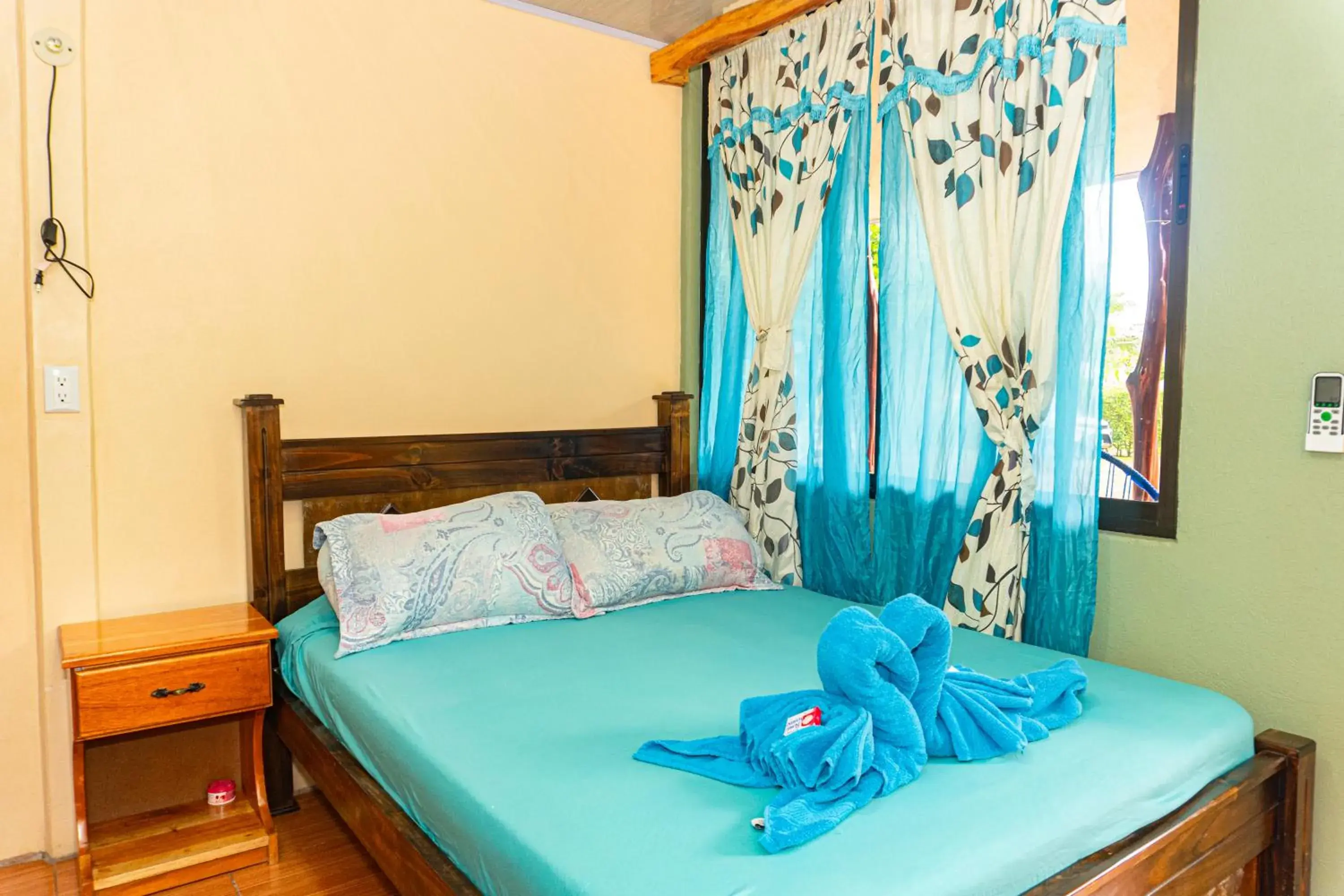 Double Room with Private Bathroom - single occupancy in Hotel Casa Gitana Corcovado Tour operador Double Room with Private Bathroom - single occupancy in Hotel Casa Gitana Corcovado Tour operador