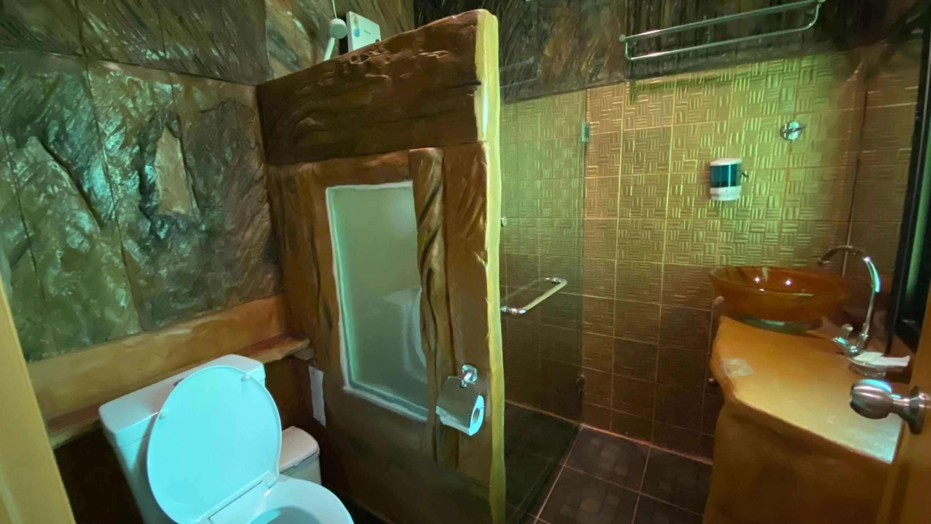 Toilet in Saiyok River House