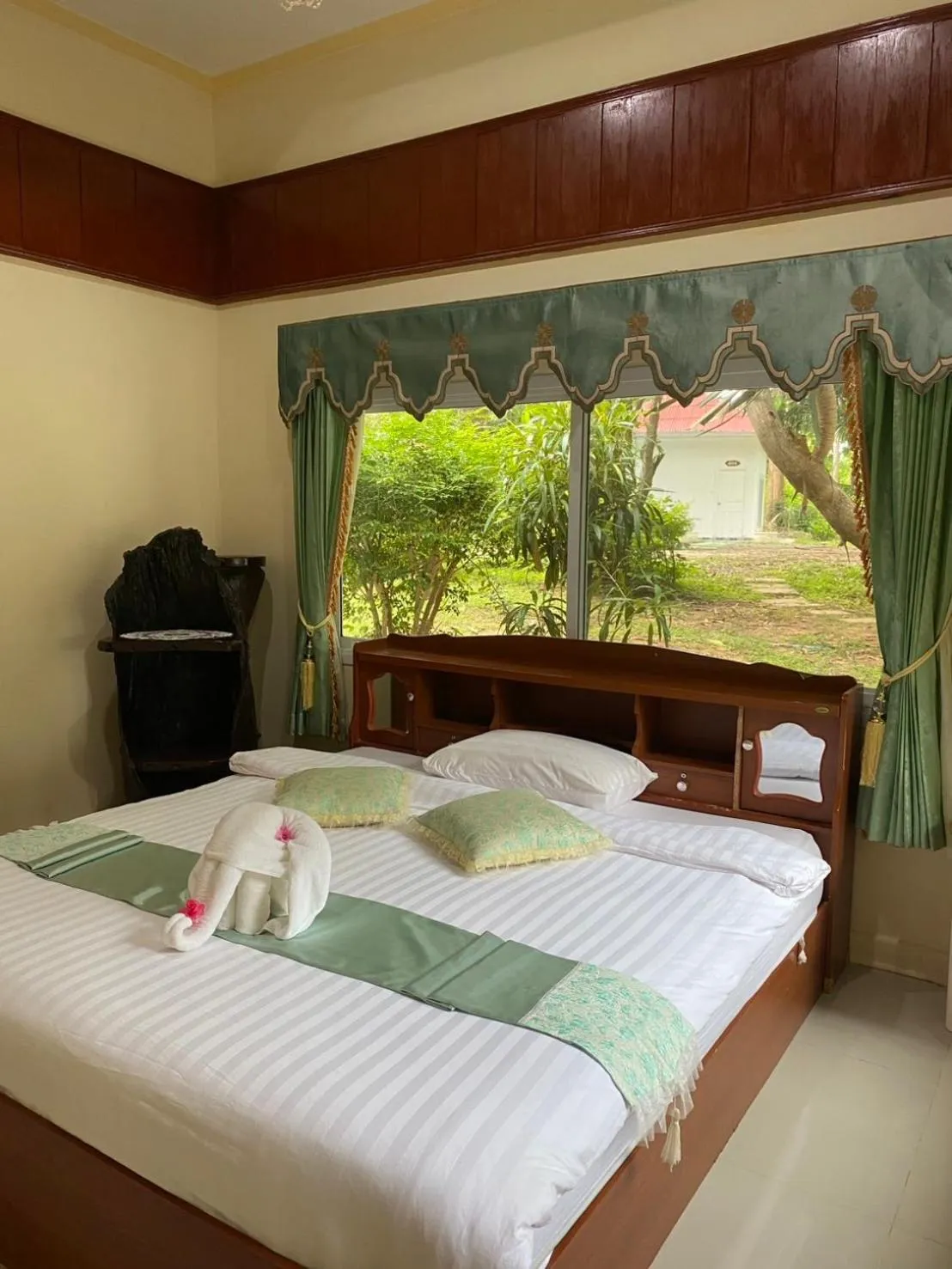 Bed in Saiyok River House