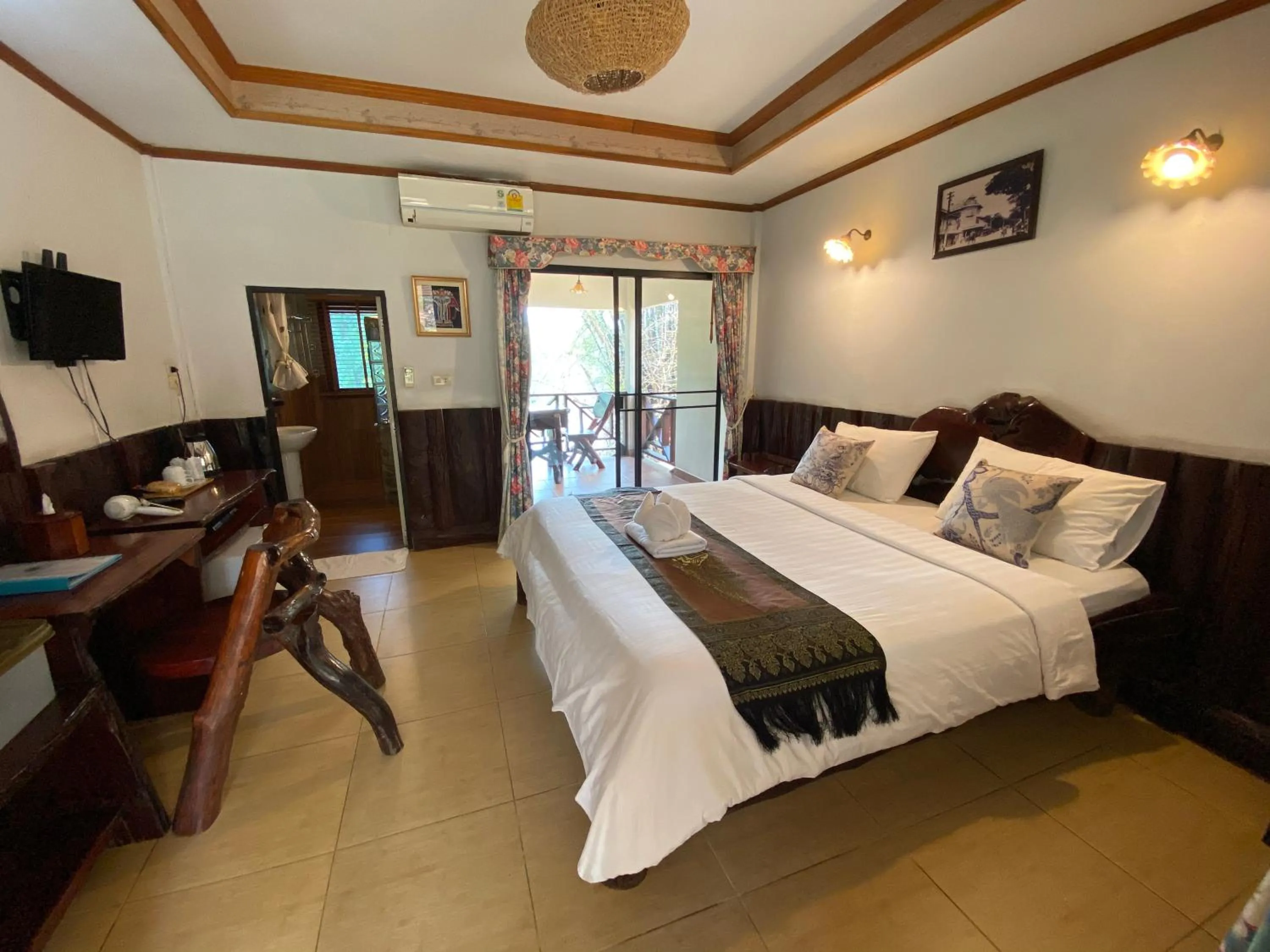 Photo of the whole room, Bed in Saiyok River House