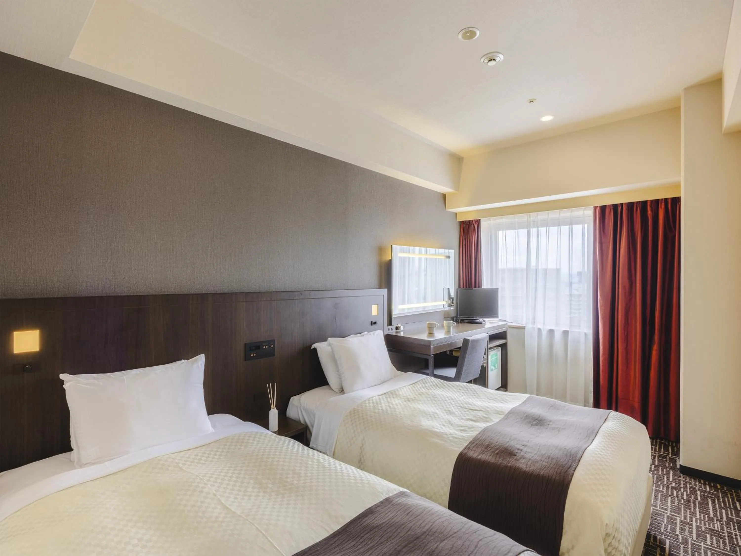 Photo of the whole room, Bed in Canal City Fukuoka Washington Hotel