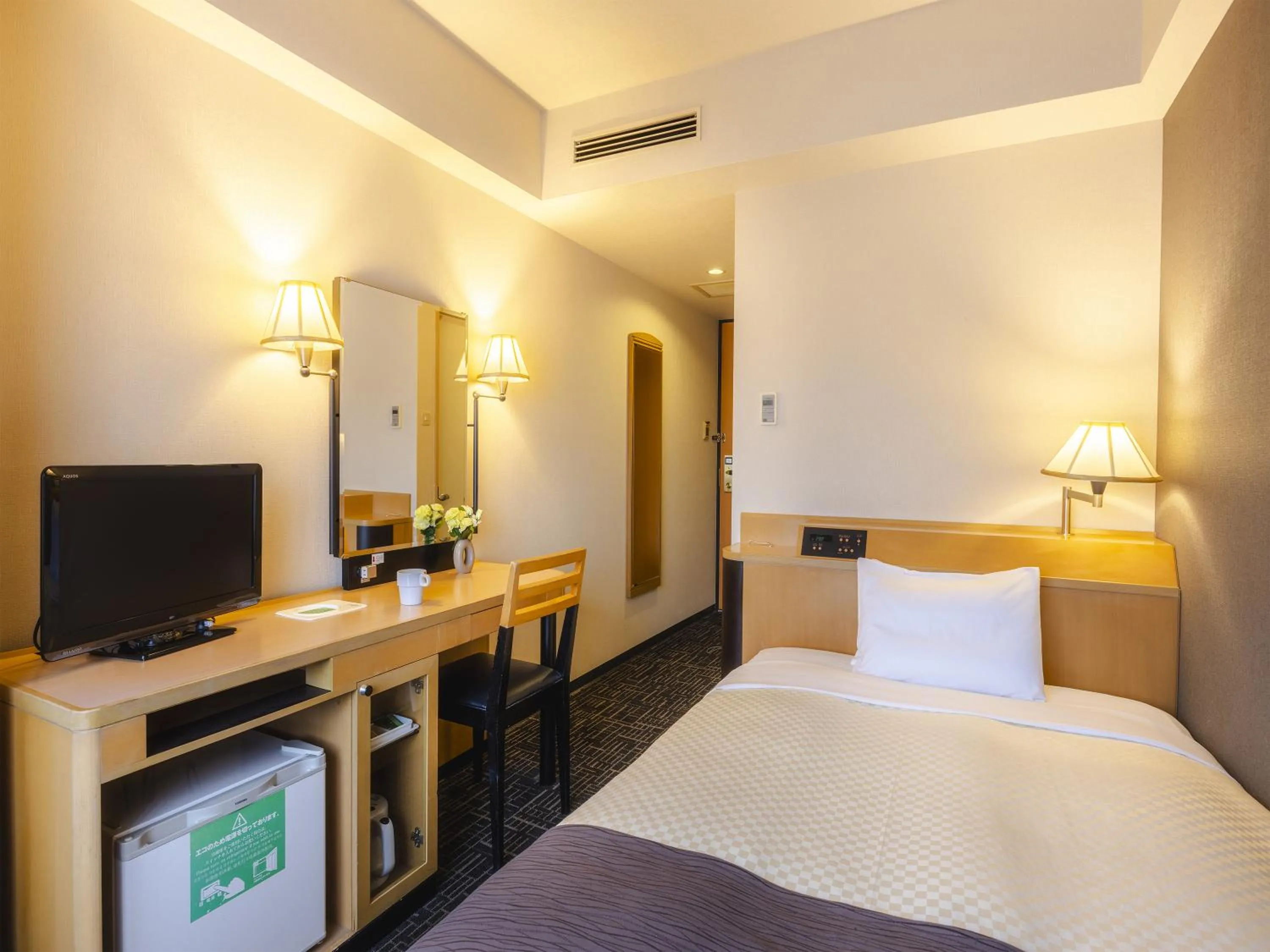 Photo of the whole room, Bed in Canal City Fukuoka Washington Hotel