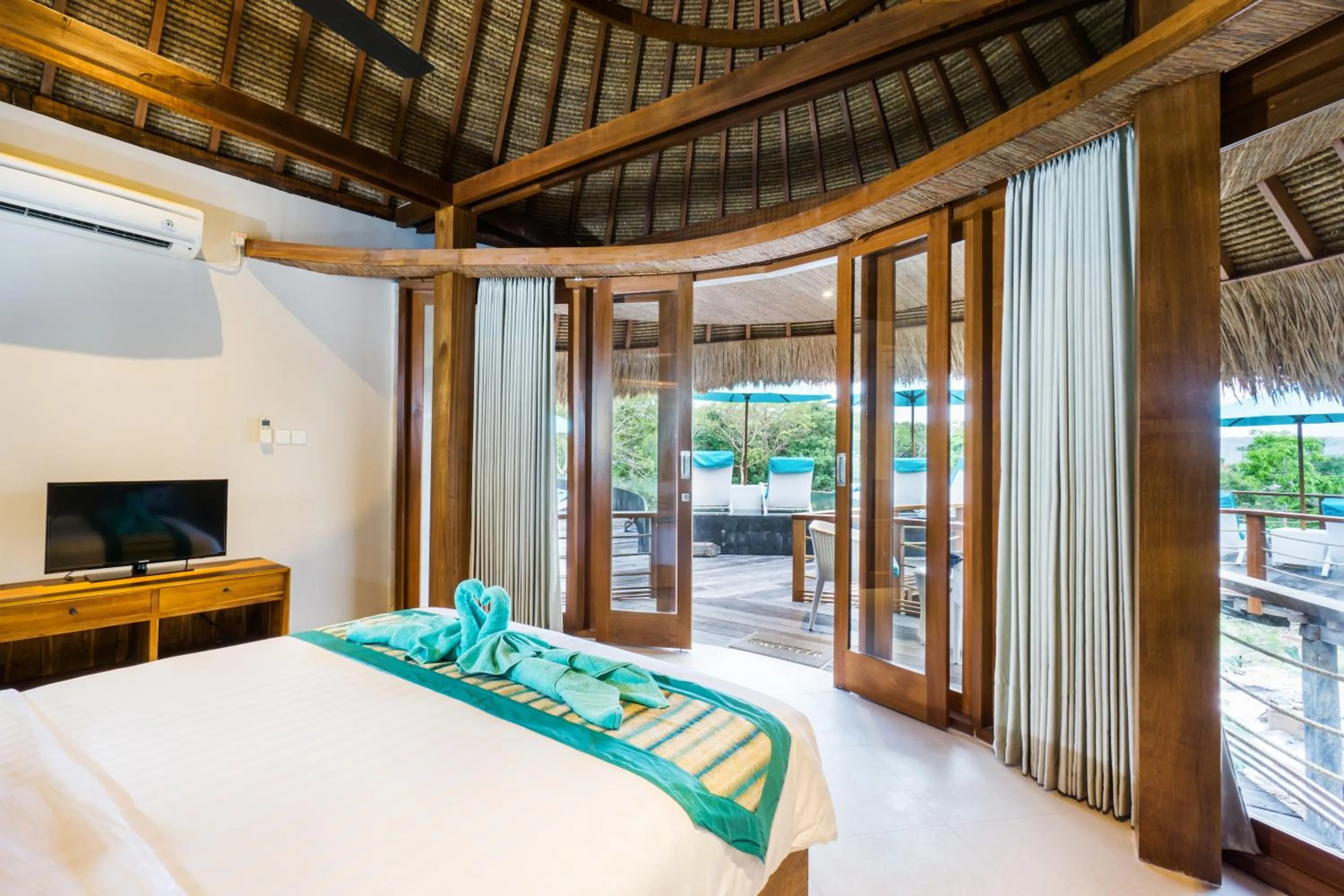 Bedroom, Bed in C-View Villas