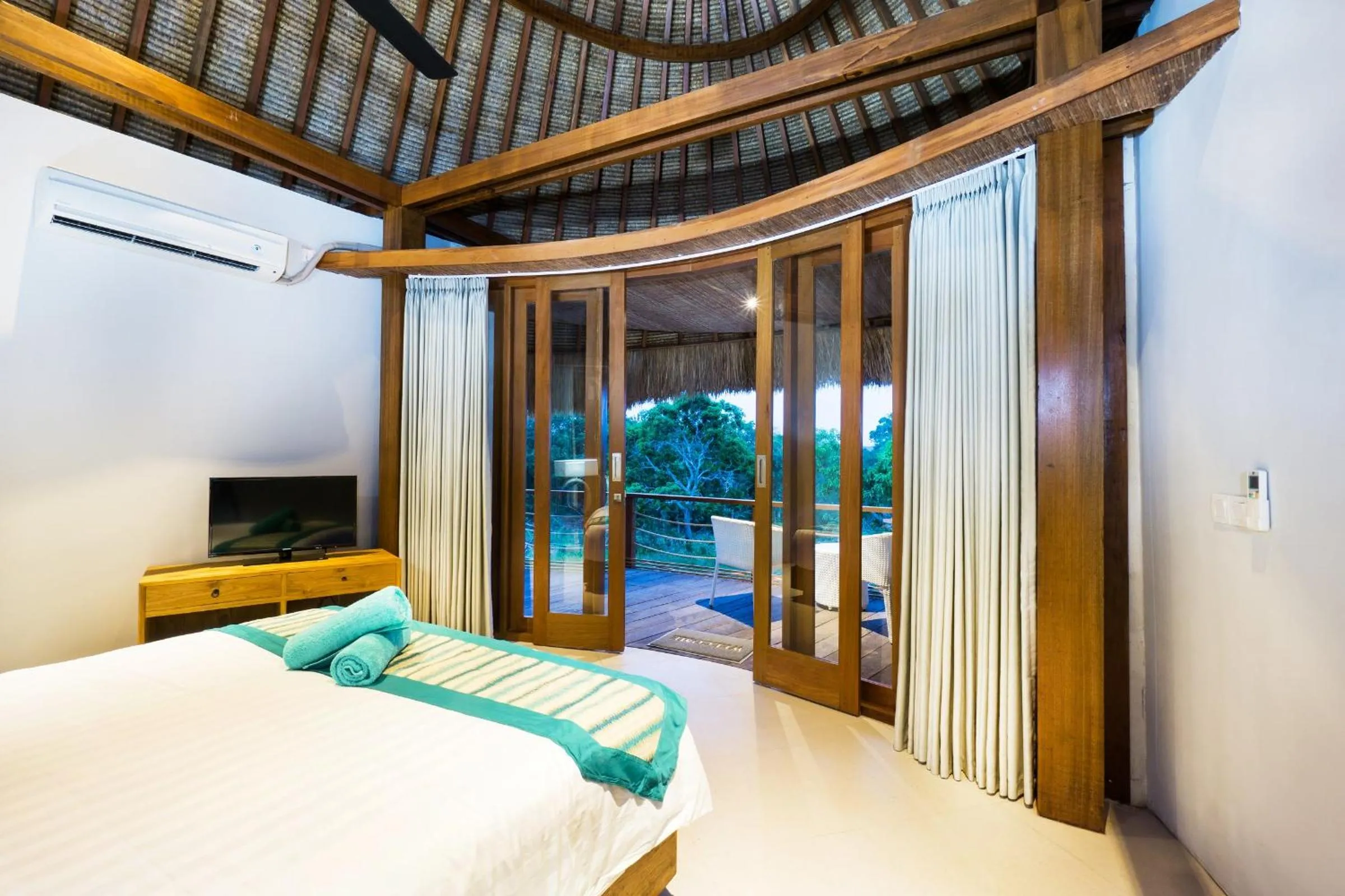 Bedroom, Bed in C-View Villas