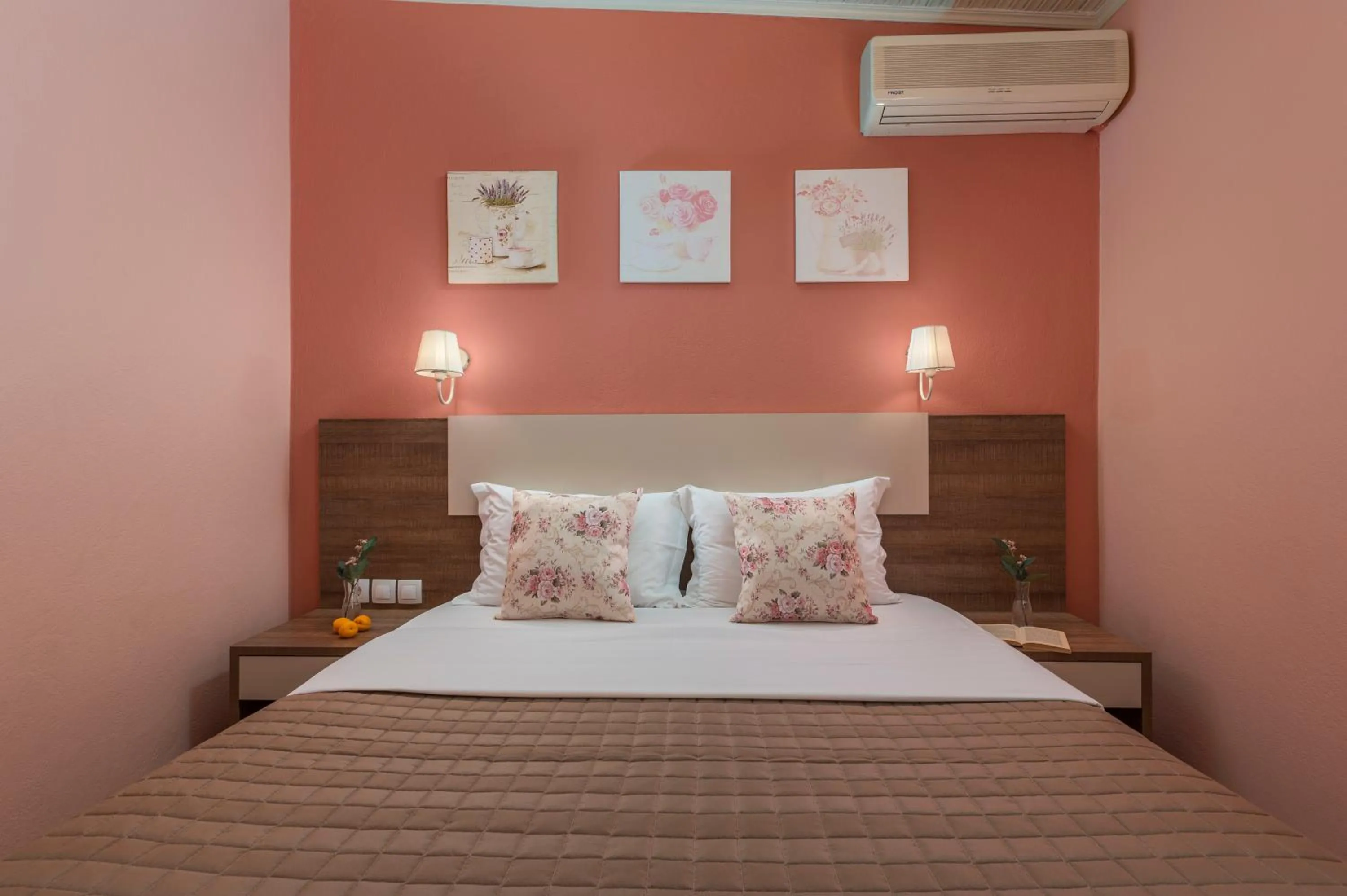 Bed in Ouzas luxury Hotel