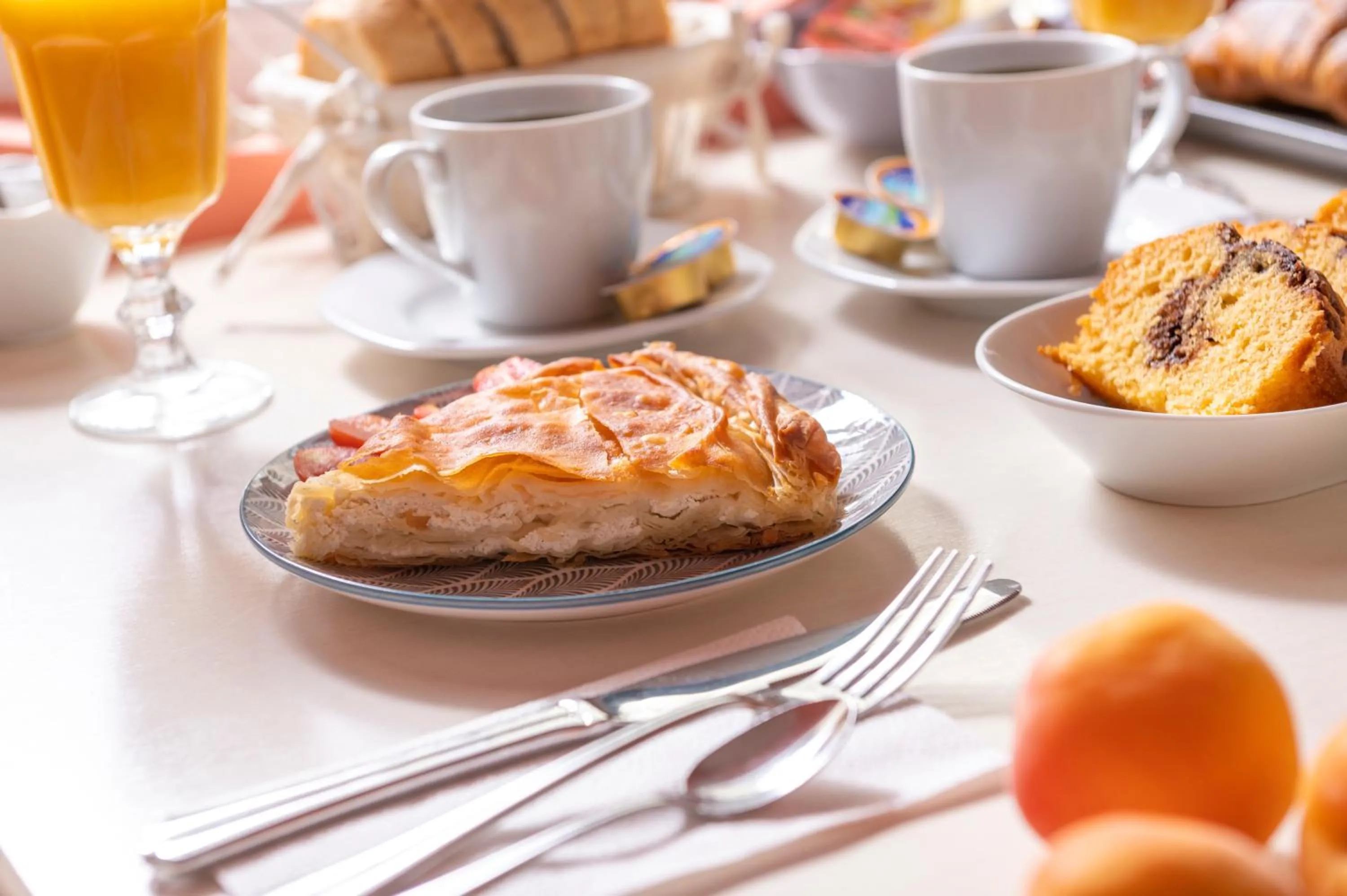 Restaurant/places to eat in Ouzas luxury Hotel