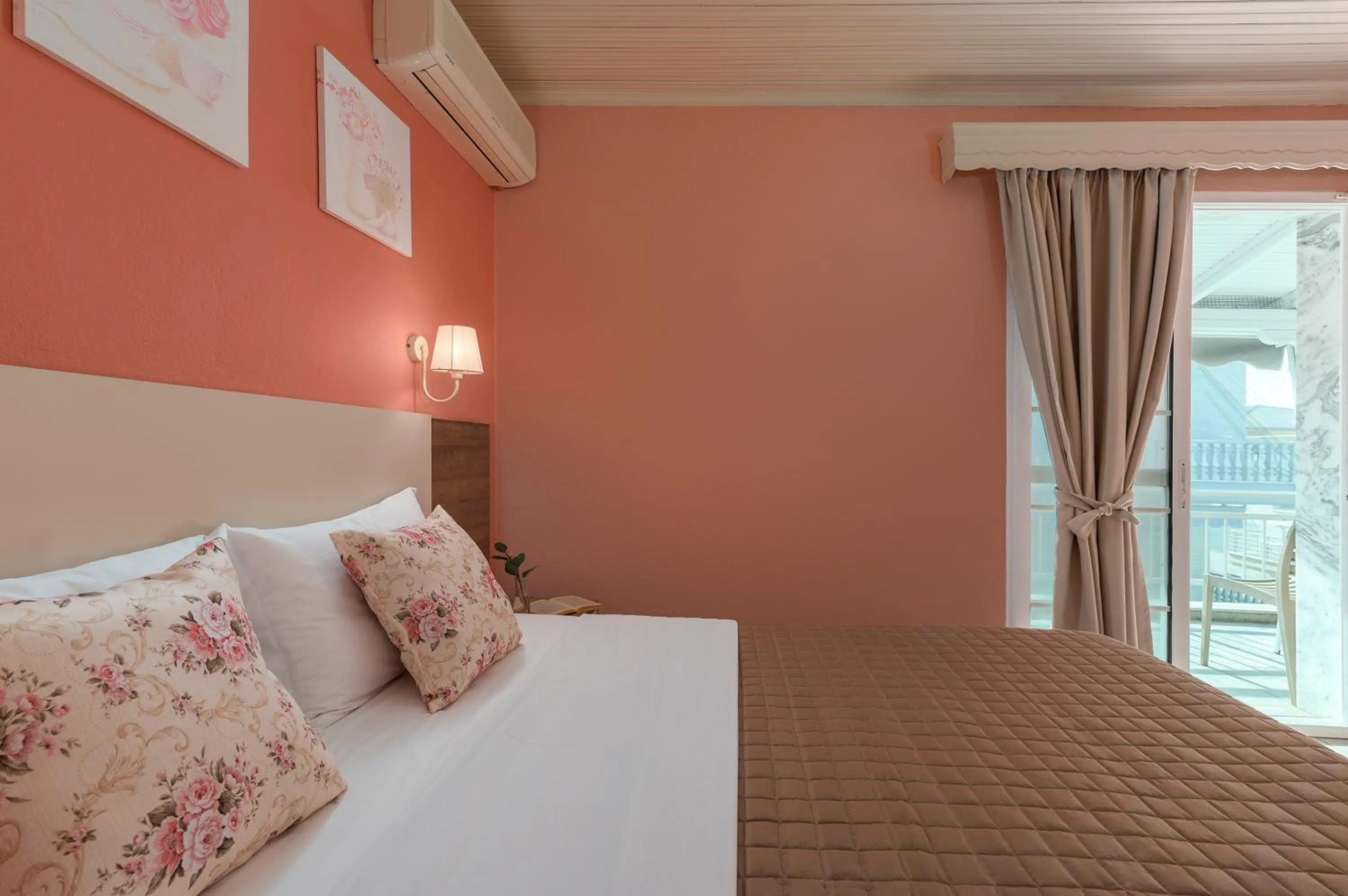 Bed in Ouzas luxury Hotel