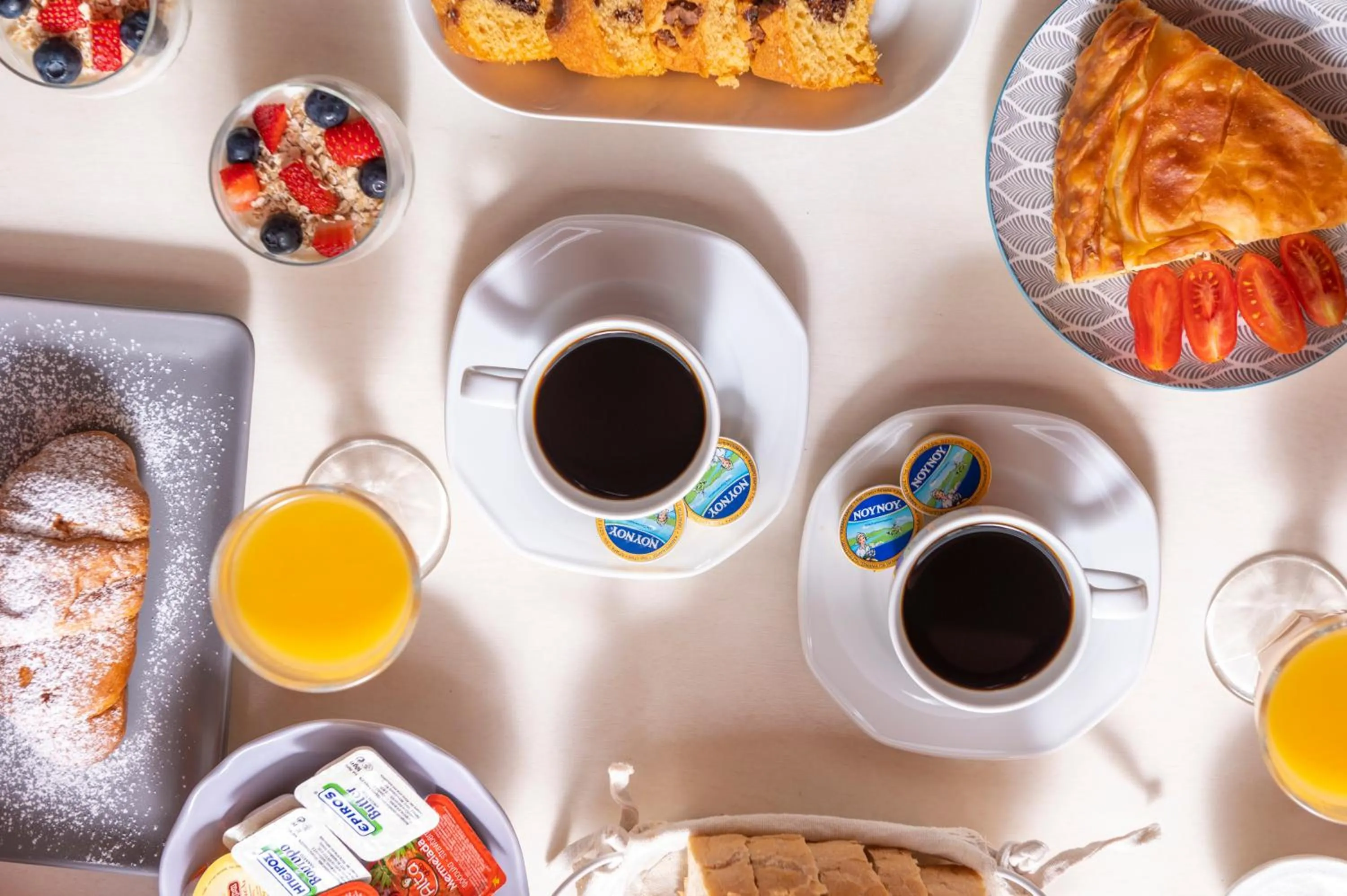 Restaurant/places to eat in Ouzas luxury Hotel