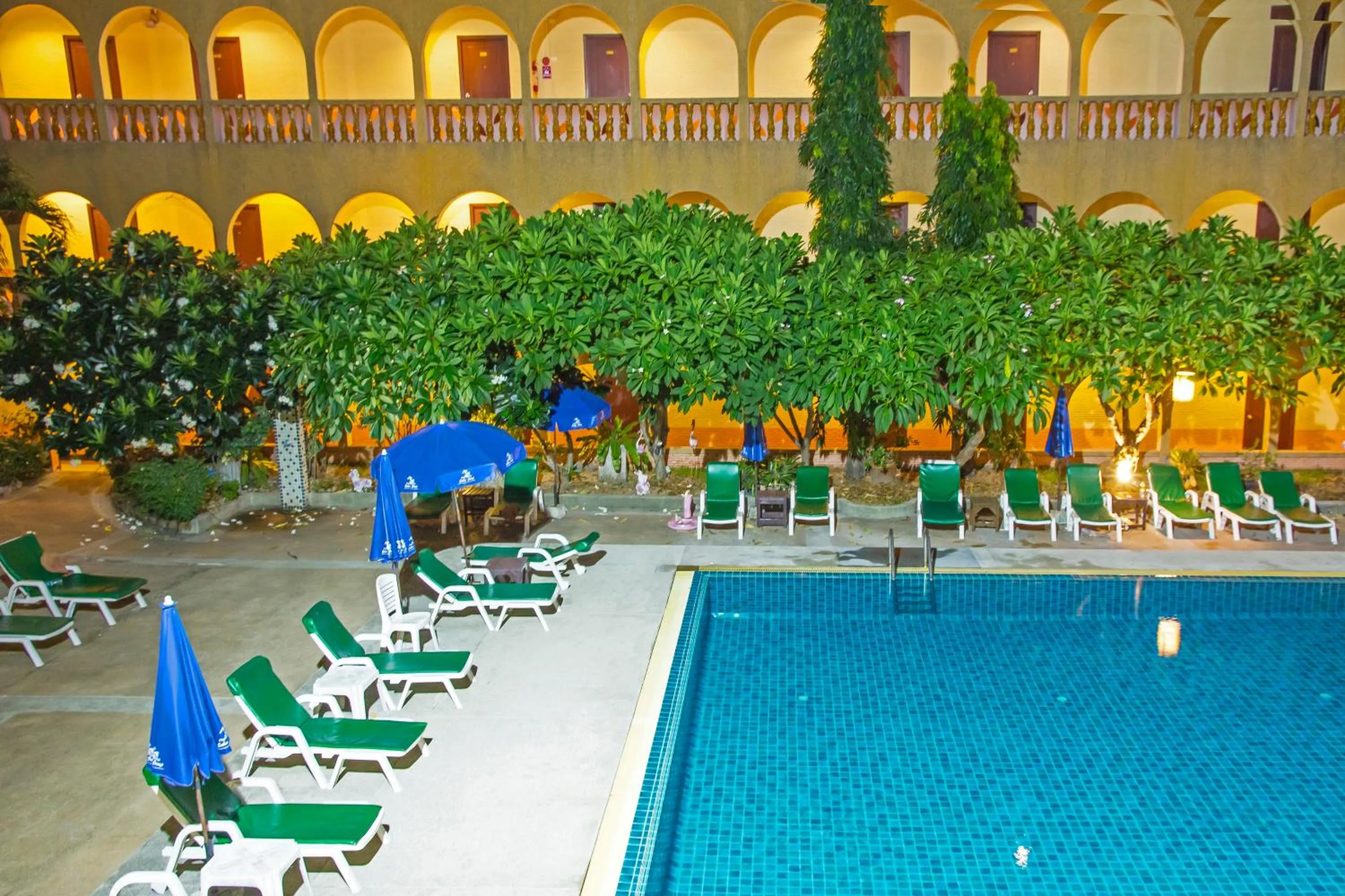 Swimming pool in S Lodge Pattaya formally Sabai Lodge
