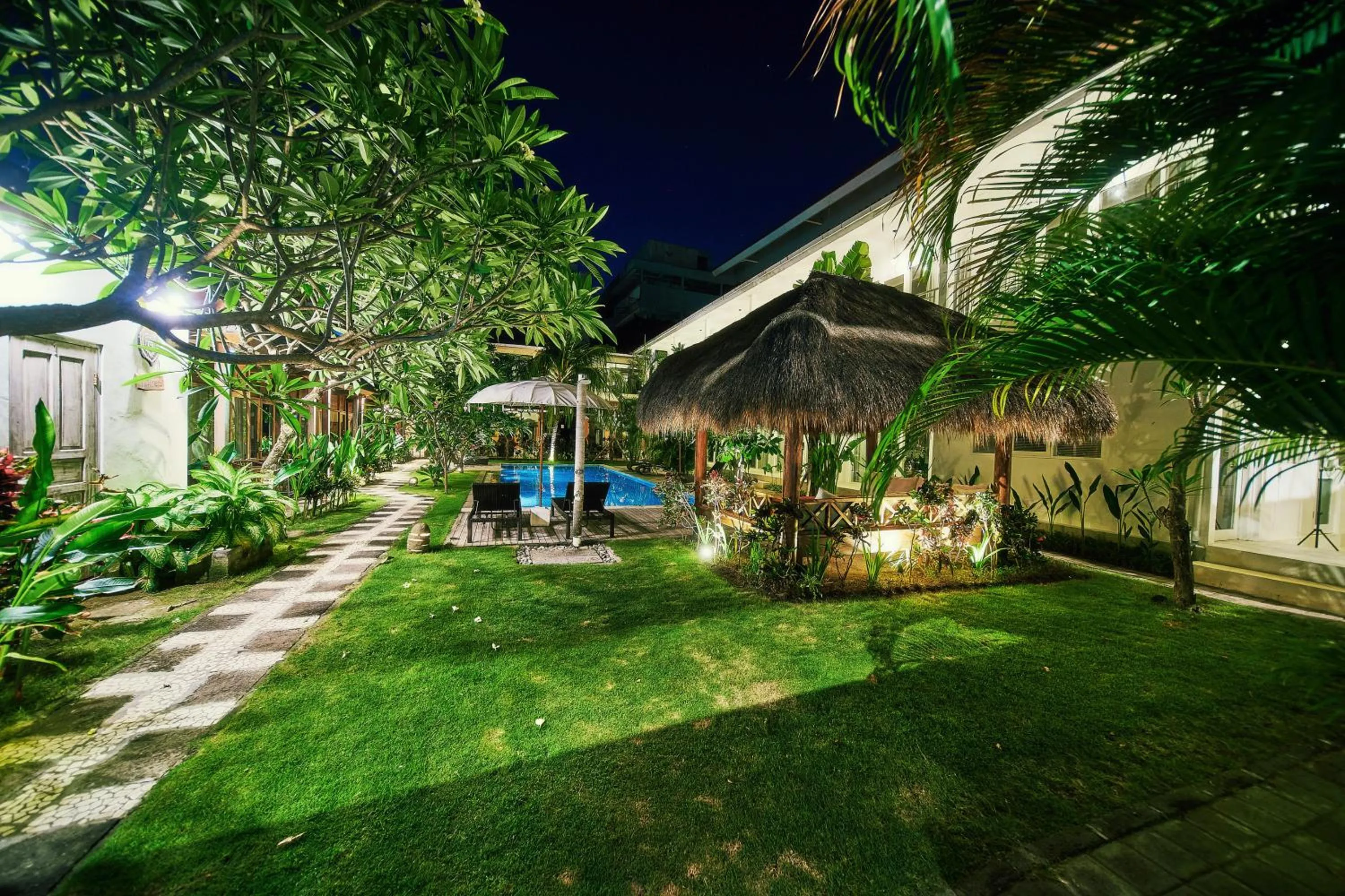 Night in Easy Surf Camp