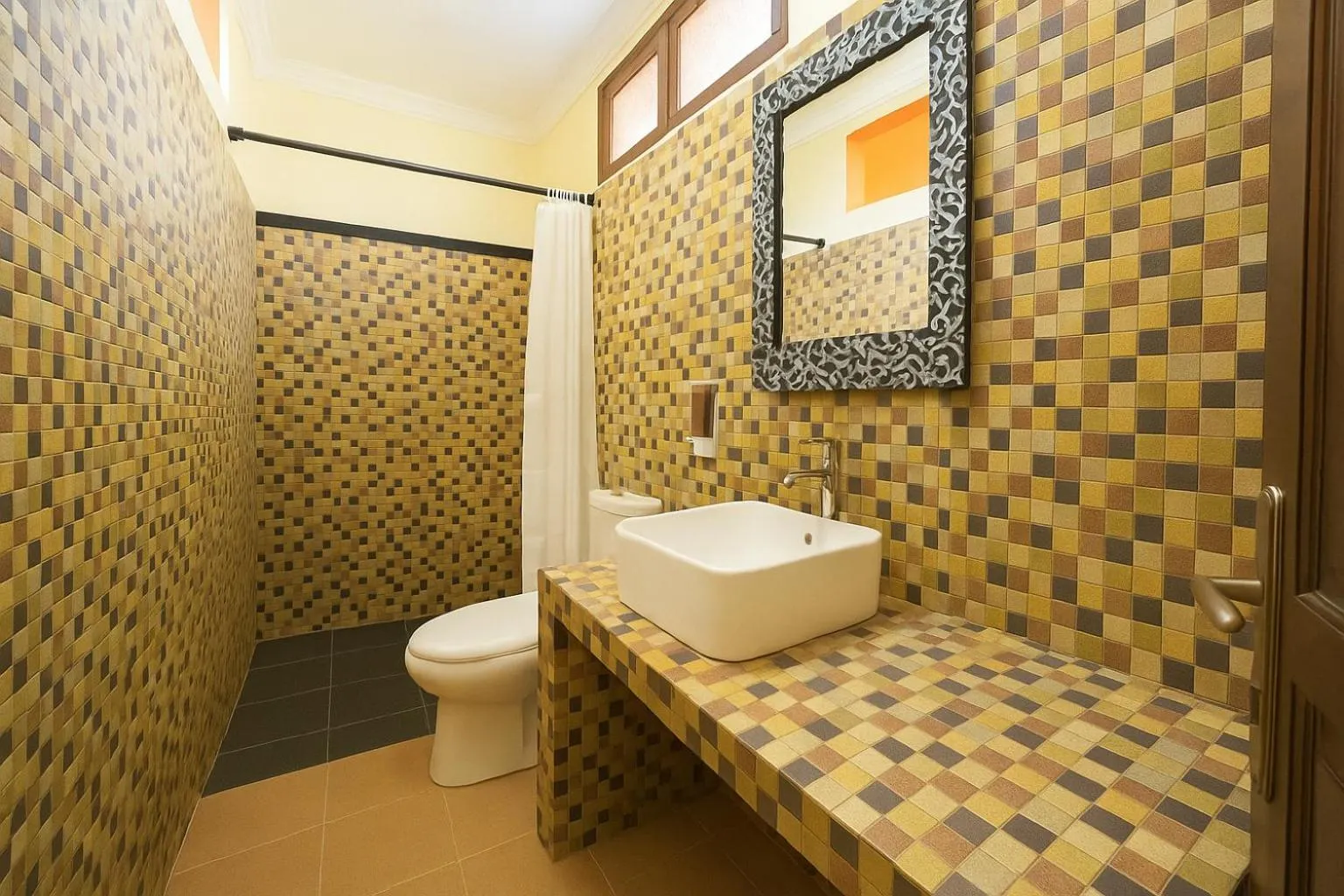 Shower in Easy Surf Camp