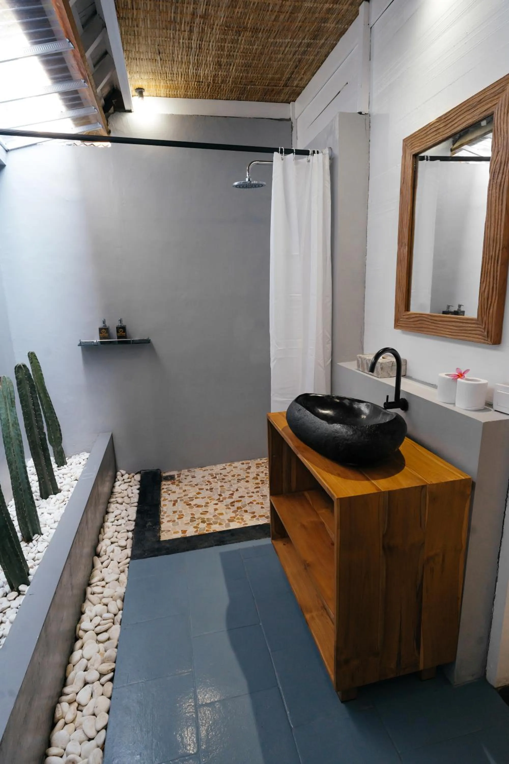 Property building in Easy Surf Camp