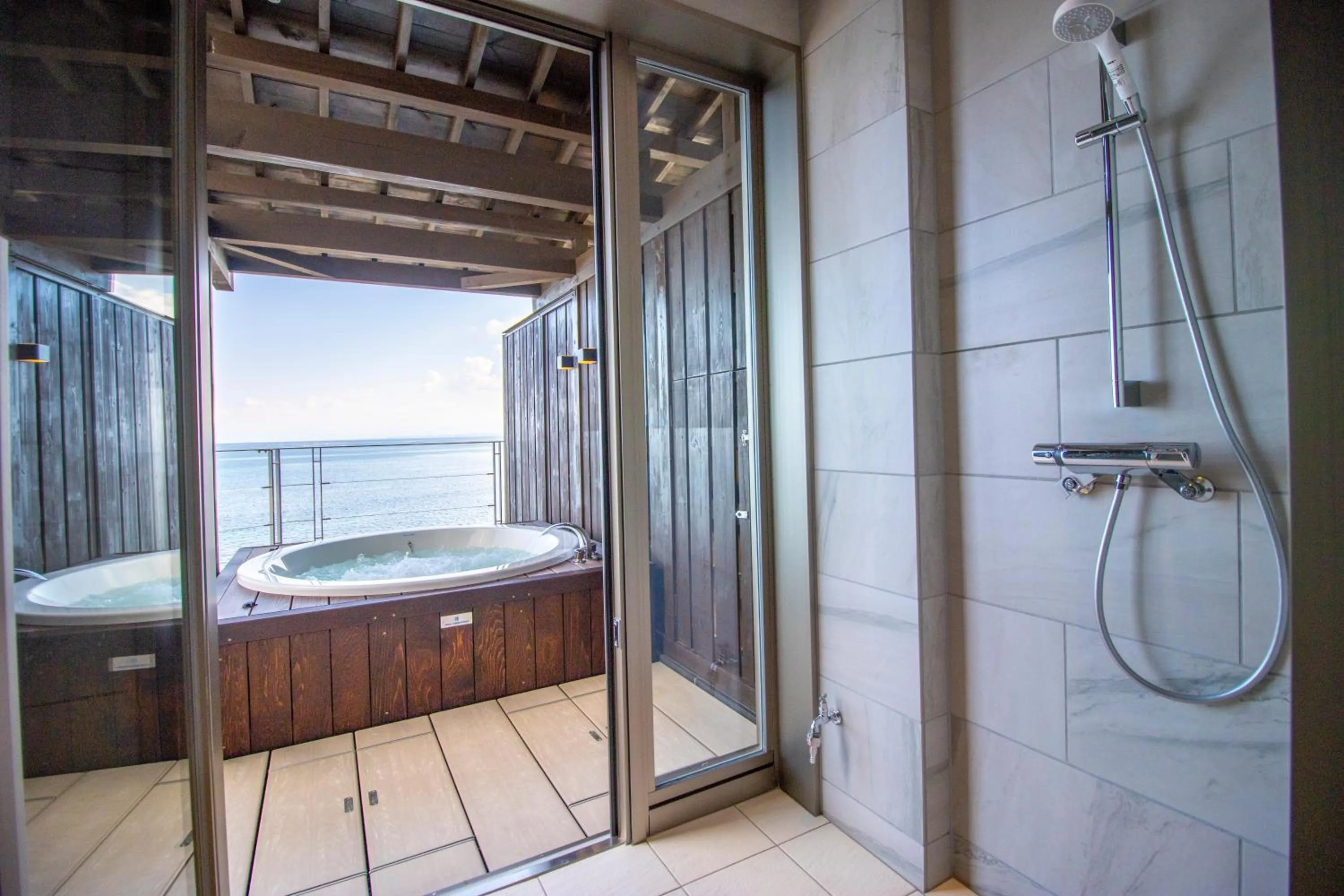 Shower in La se ri Resort and Stay