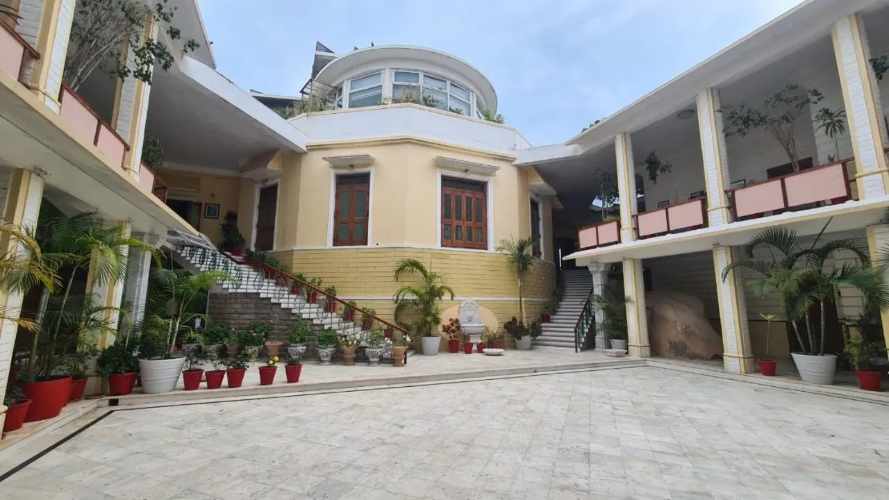 Property building in Kesar Bhawan Palace