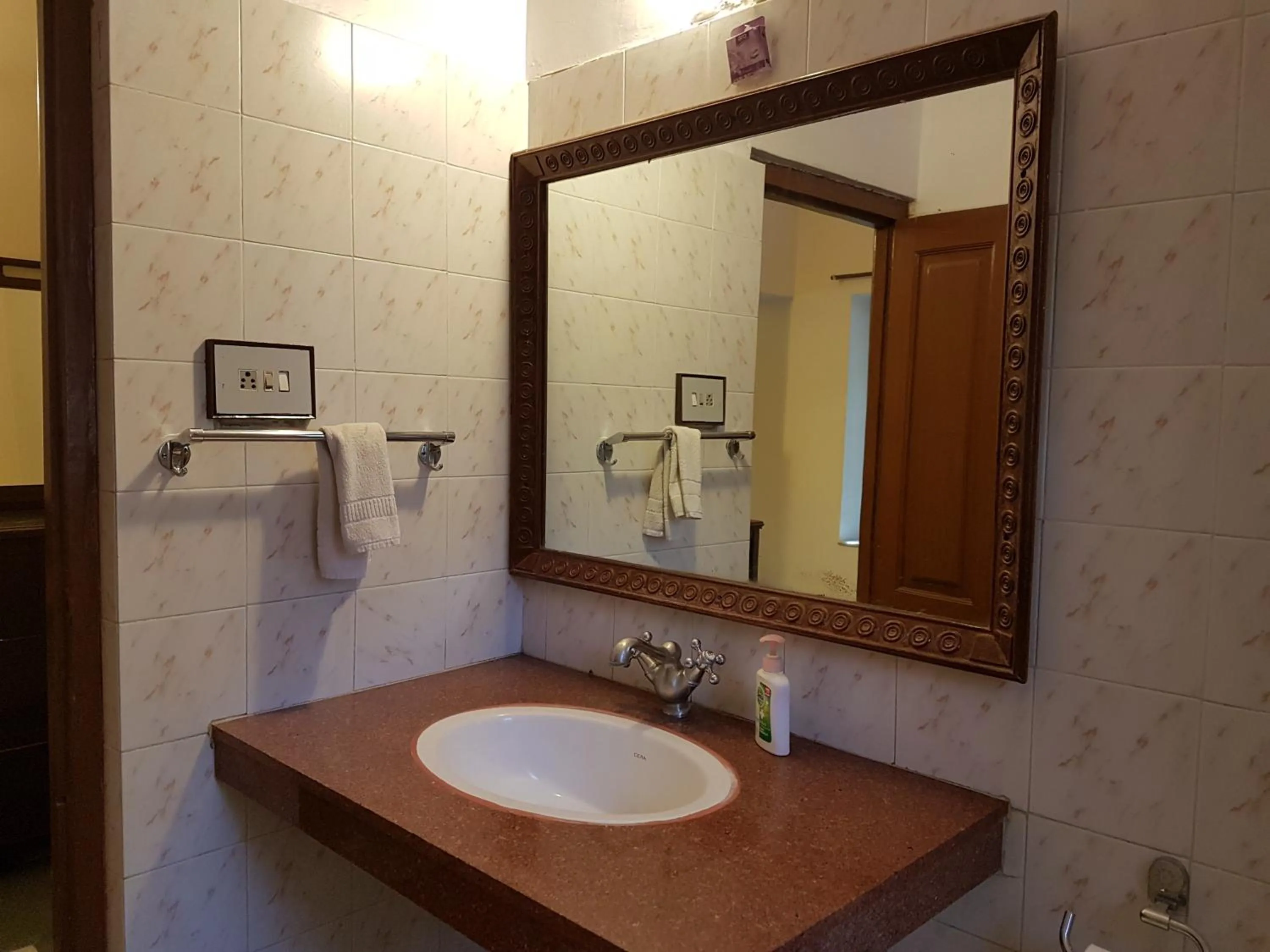 Bathroom in Kesar Bhawan Palace