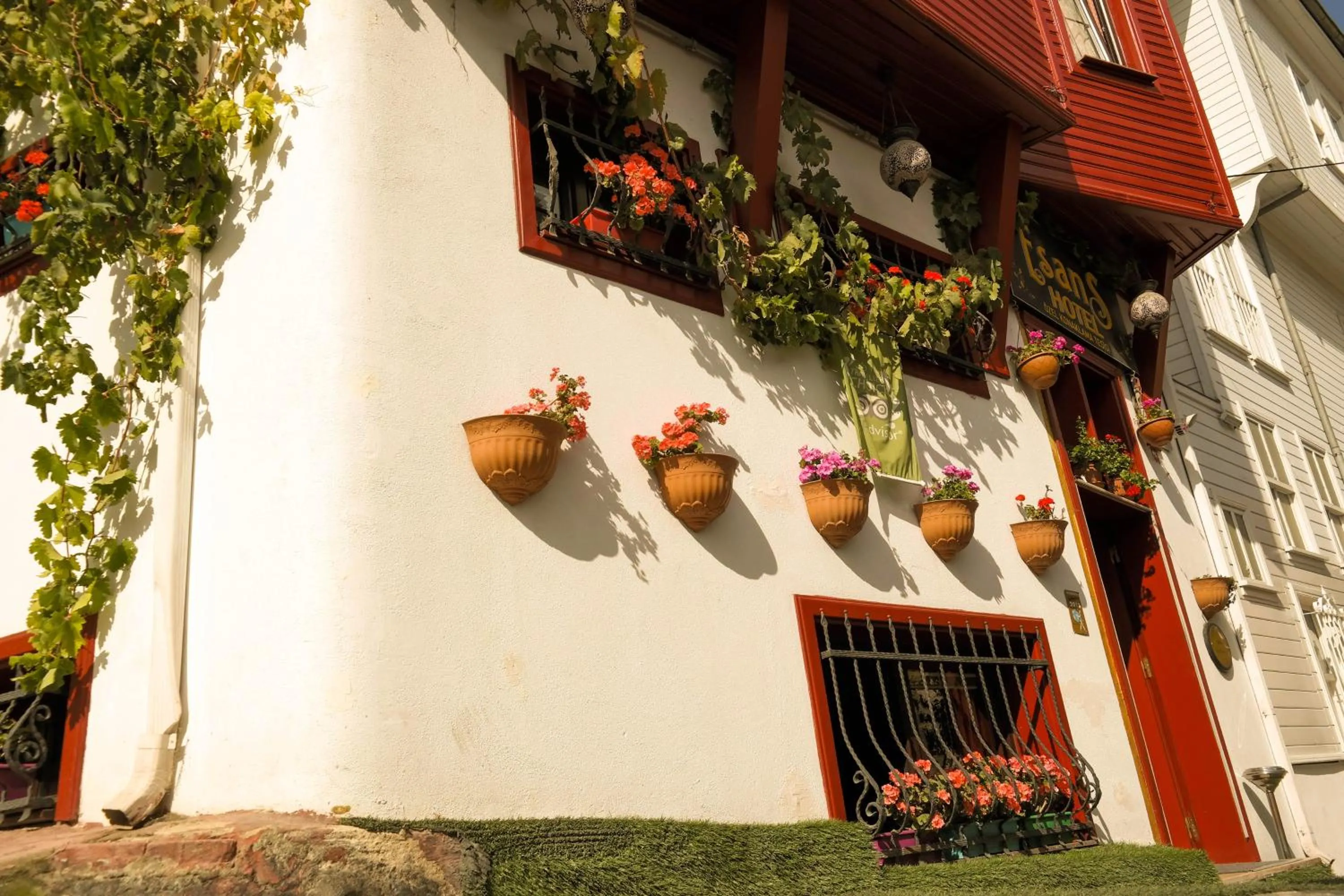 Facade/entrance in Esans Hotel - Special Category