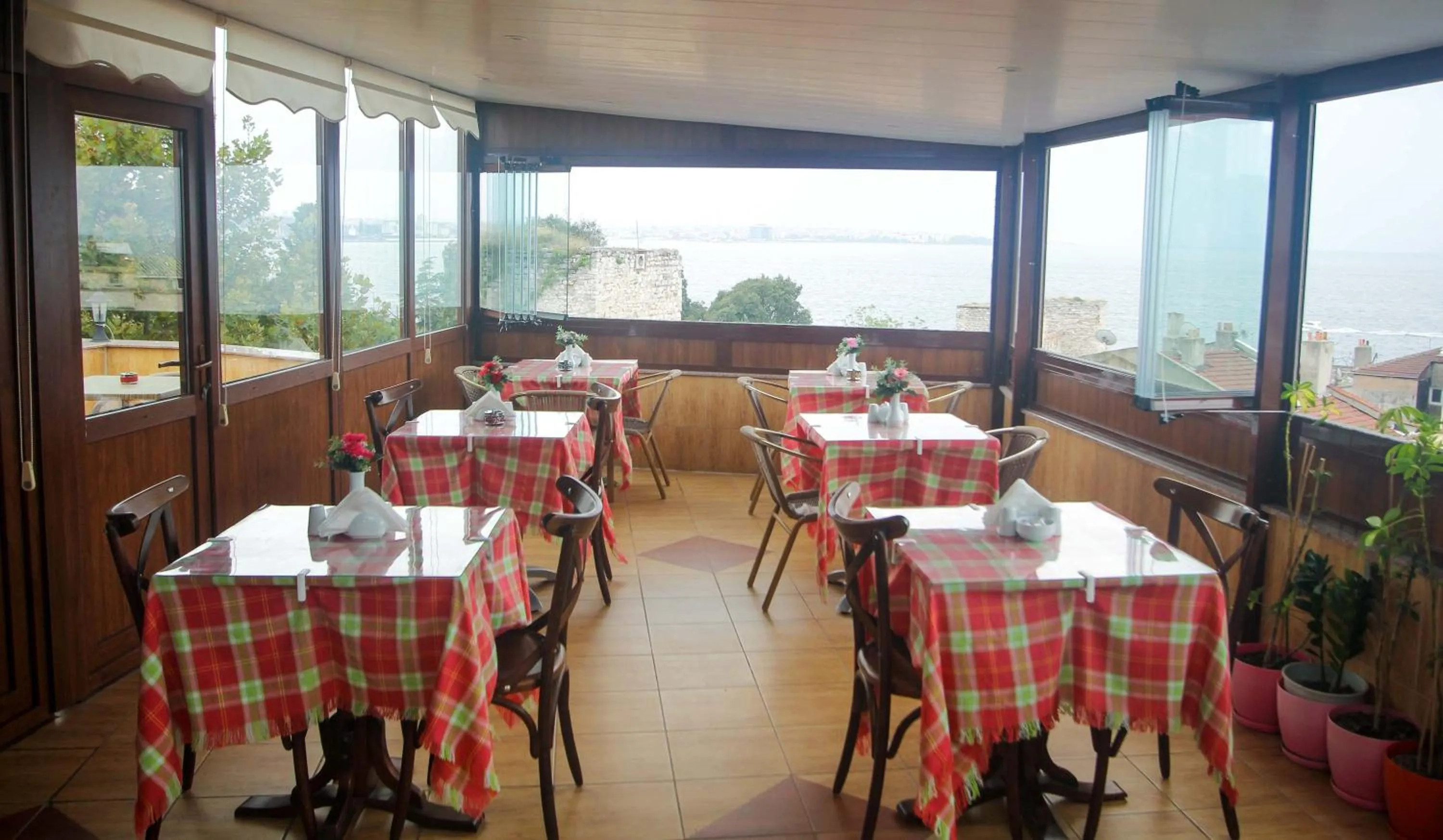 Restaurant/places to eat in Esans Hotel - Special Category