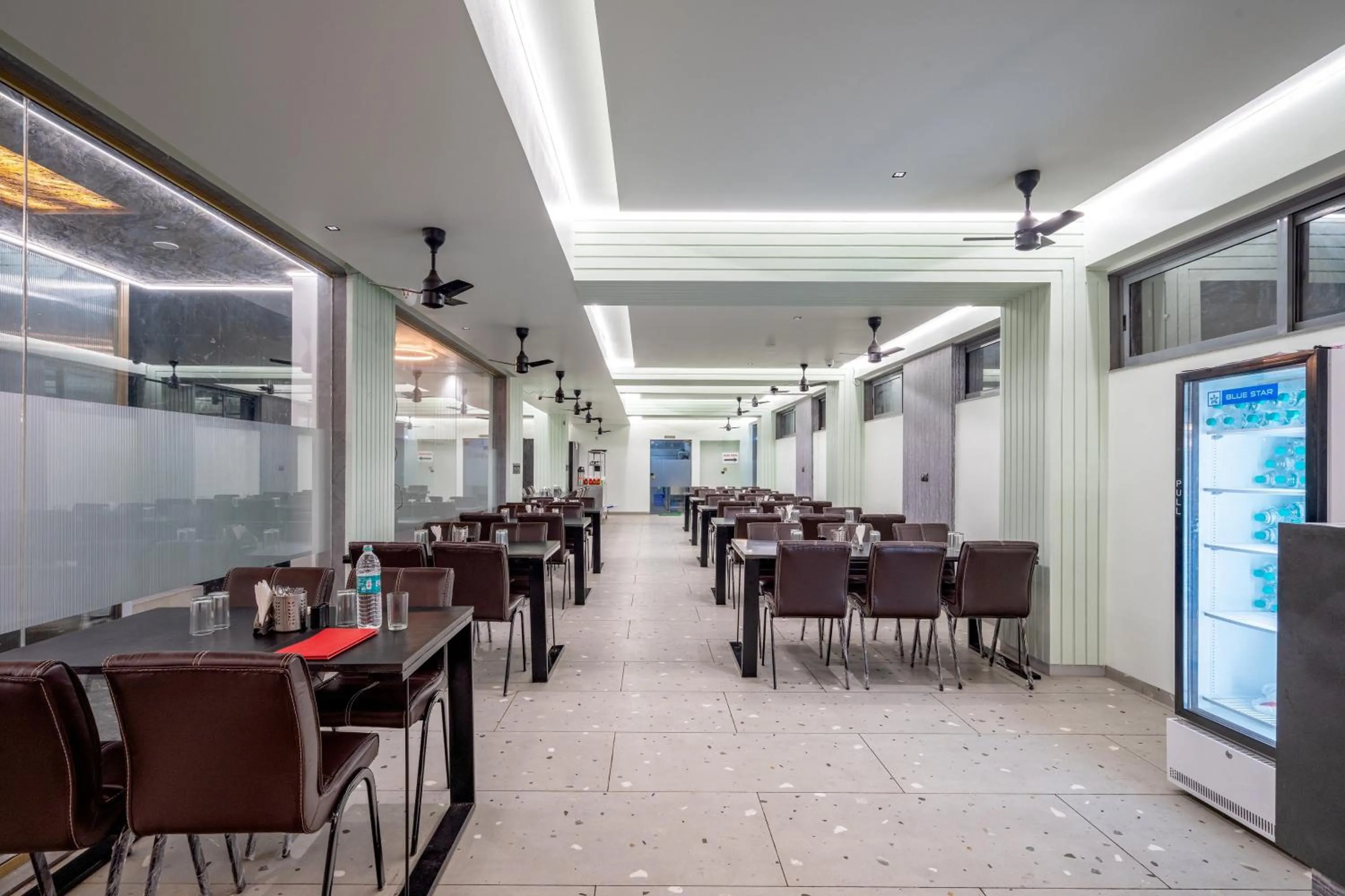 Restaurant/places to eat in Hotel Darshan Executive