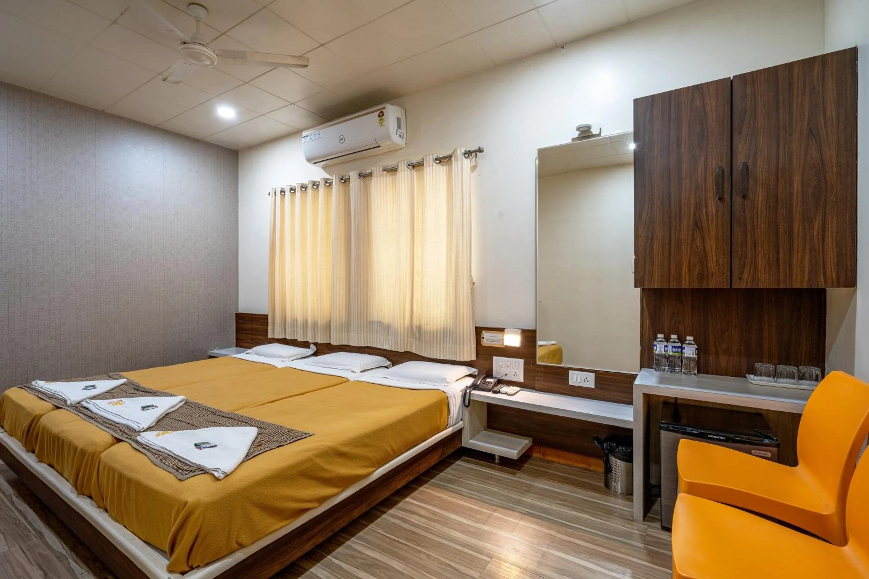 Bed in Hotel Darshan Executive