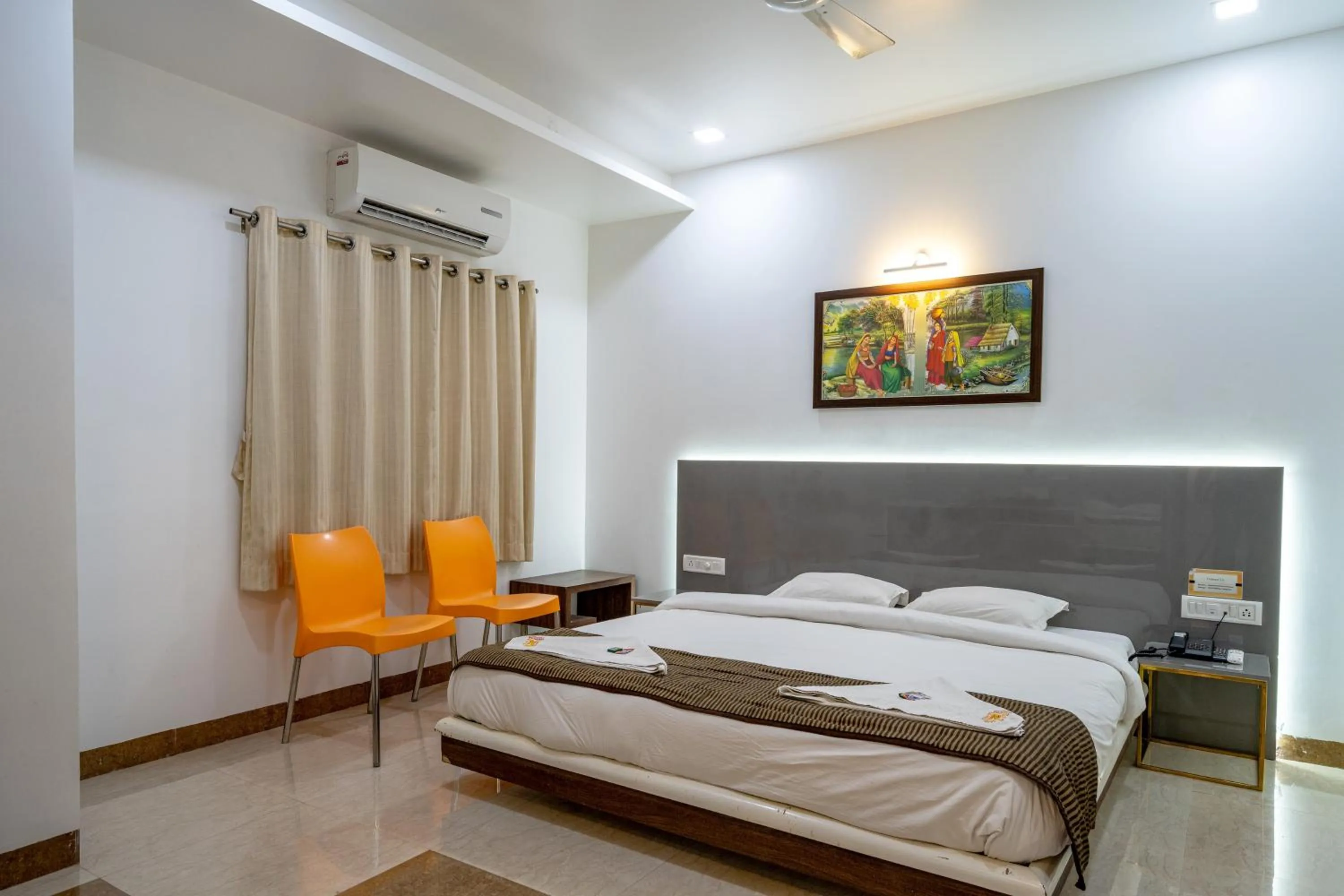 Bed in Hotel Darshan Executive