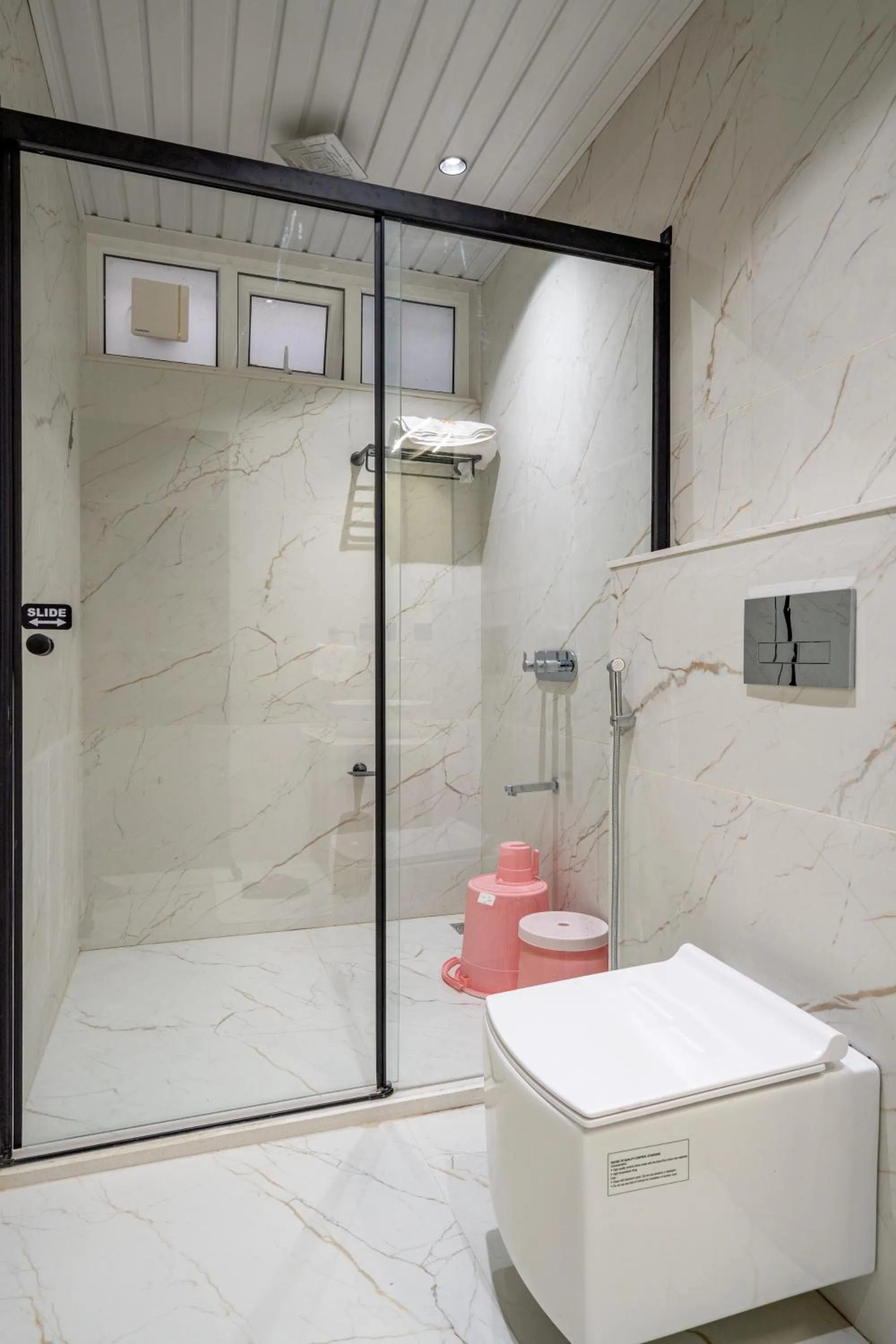 Bathroom in Hotel Darshan Executive