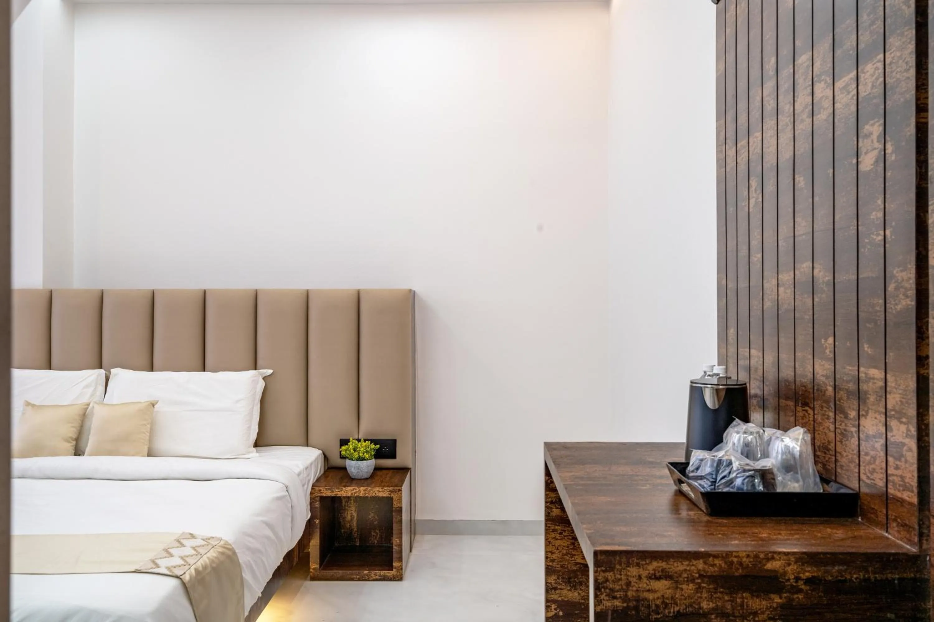 Bed in Hotel Darshan Executive