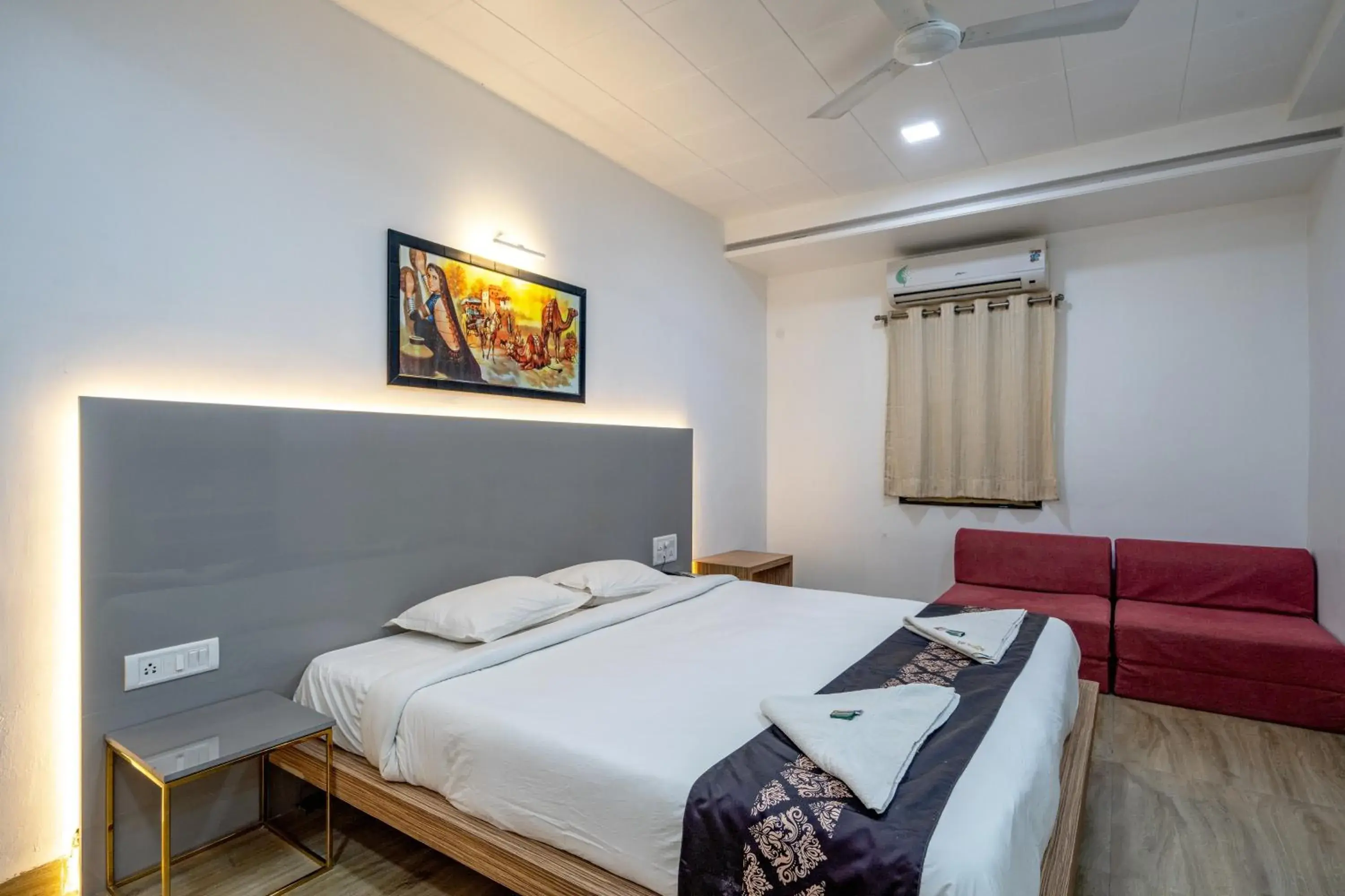 Deluxe Double or Twin Room in Hotel Darshan Executive Deluxe Double or Twin Room in Hotel Darshan Executive