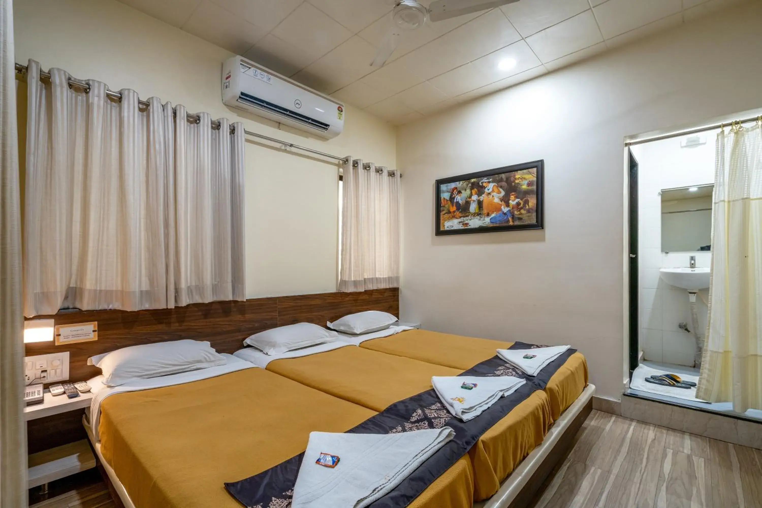 Executive Triple Room in Hotel Darshan Executive Executive Triple Room in Hotel Darshan Executive