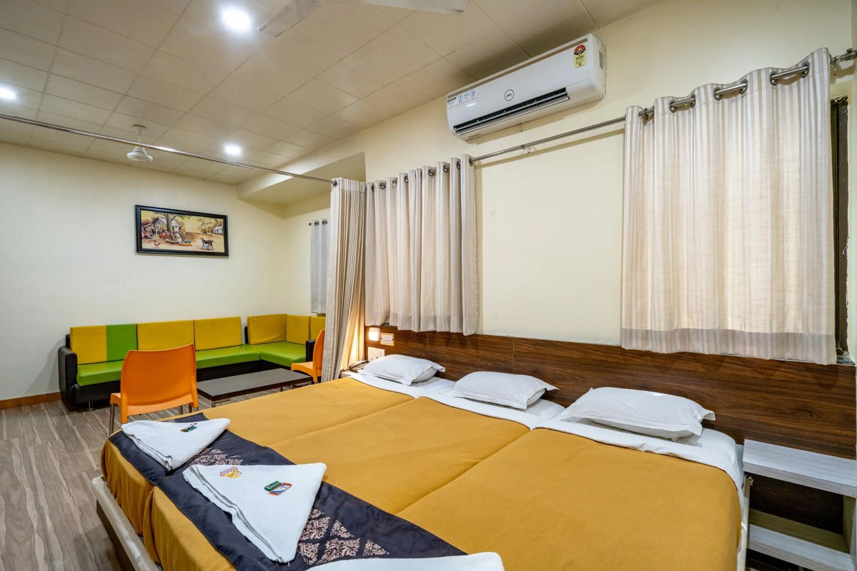 Bed in Hotel Darshan Executive