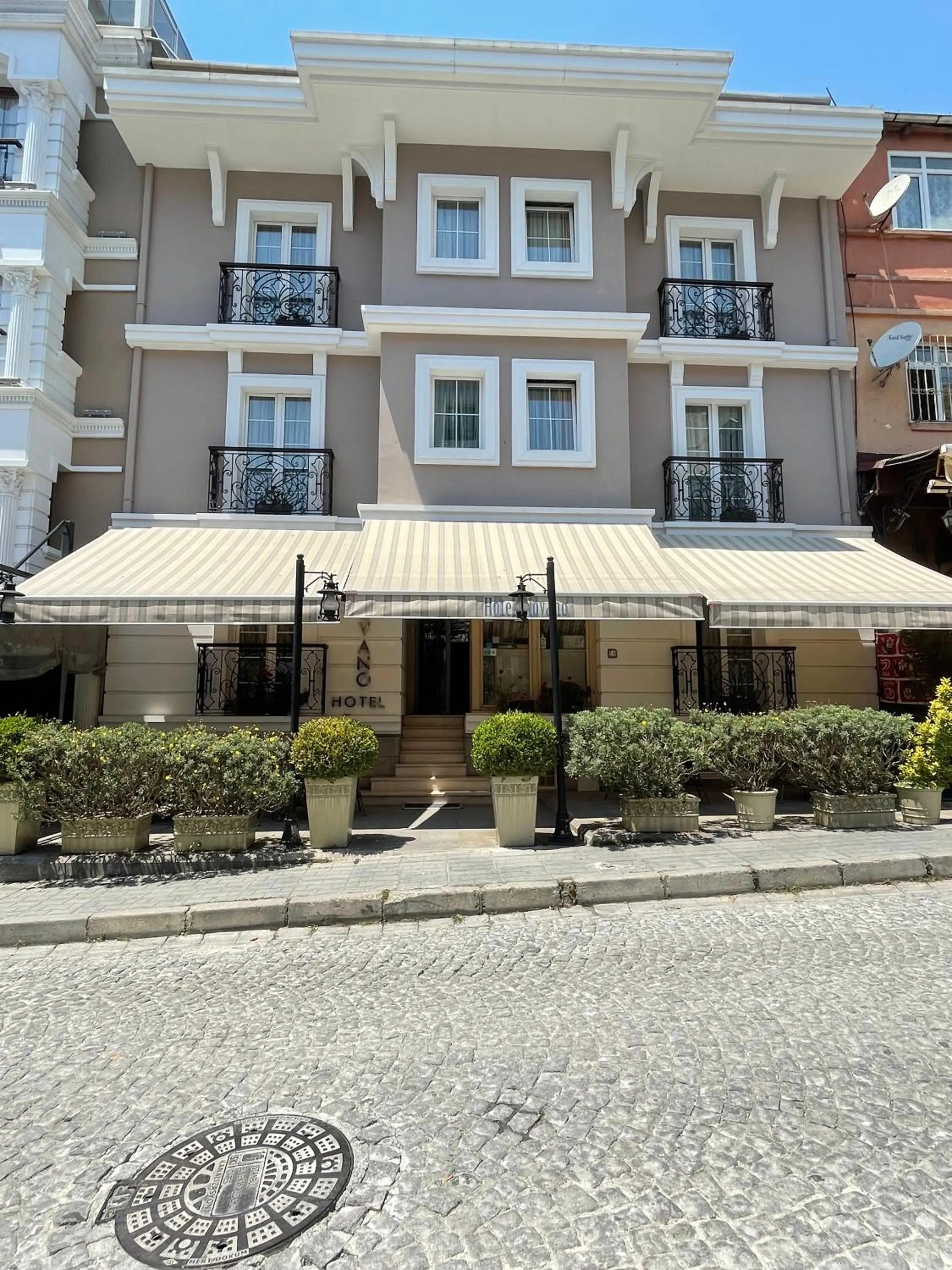 Property building in Hotel Novano
