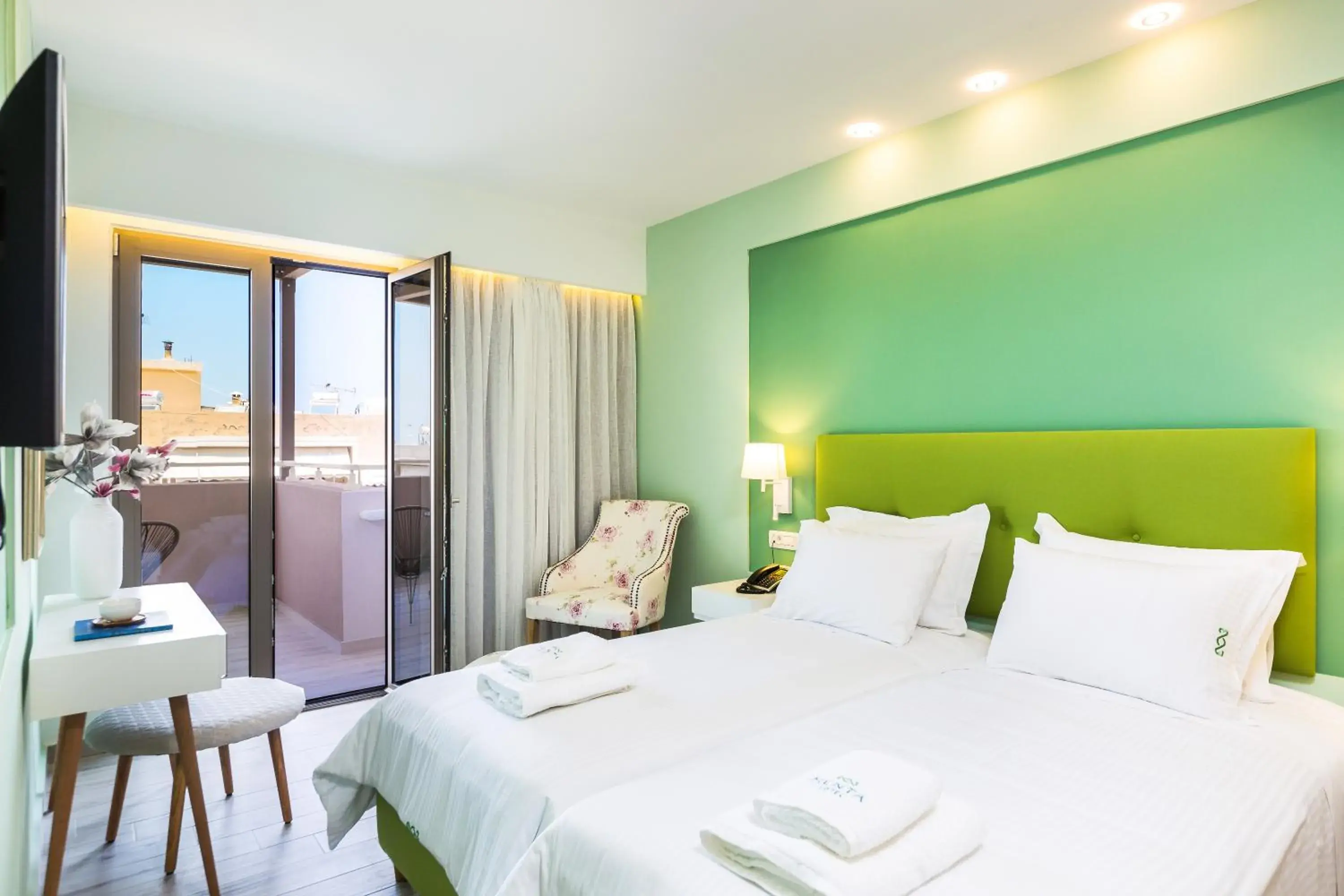 Menta Deluxe Suite with Jacuzzi in Menta City Boutique Hotel Menta Deluxe Suite with Jacuzzi in Menta City Boutique Hotel