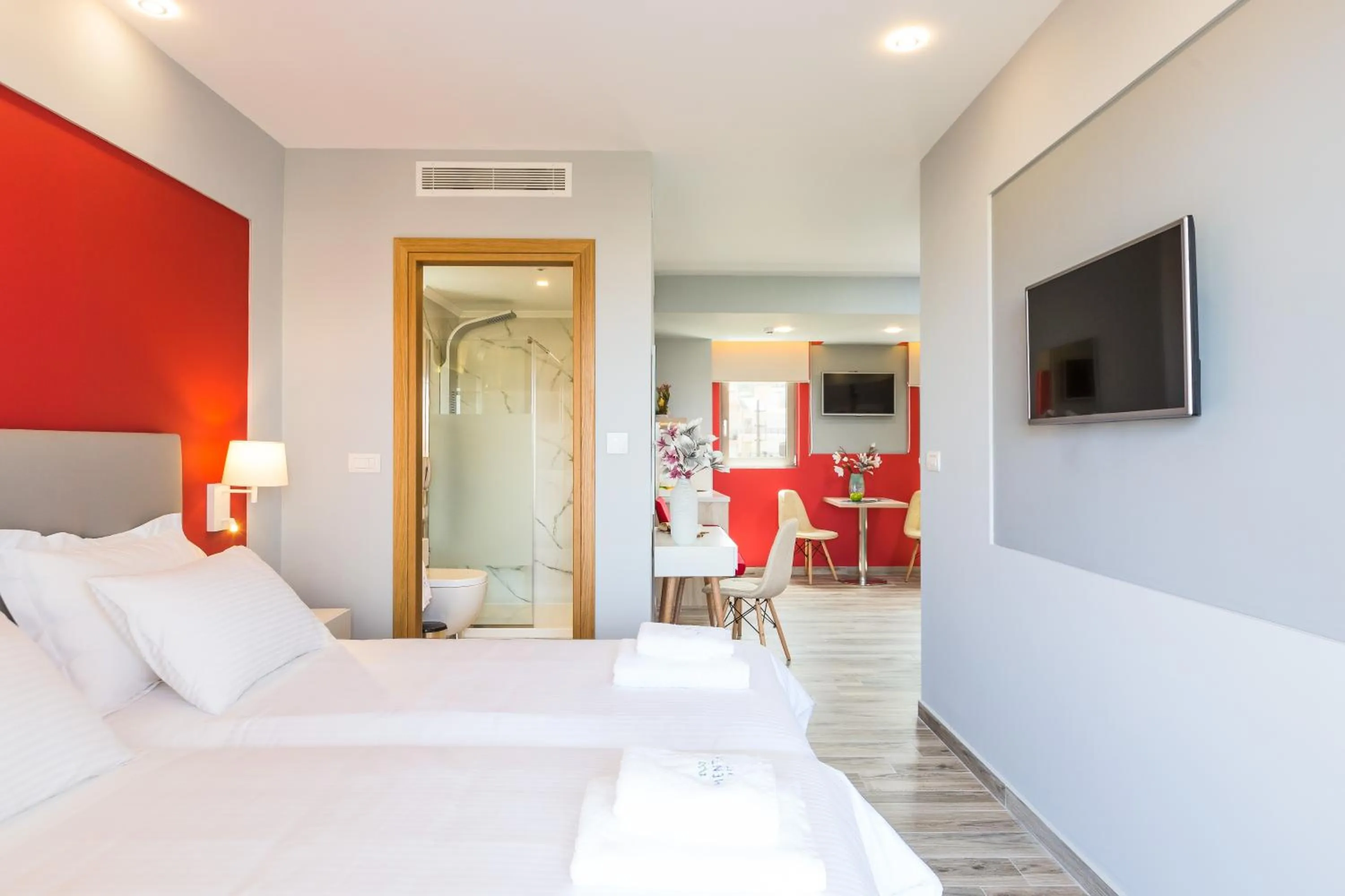Shower, Bed in Menta City Boutique Hotel