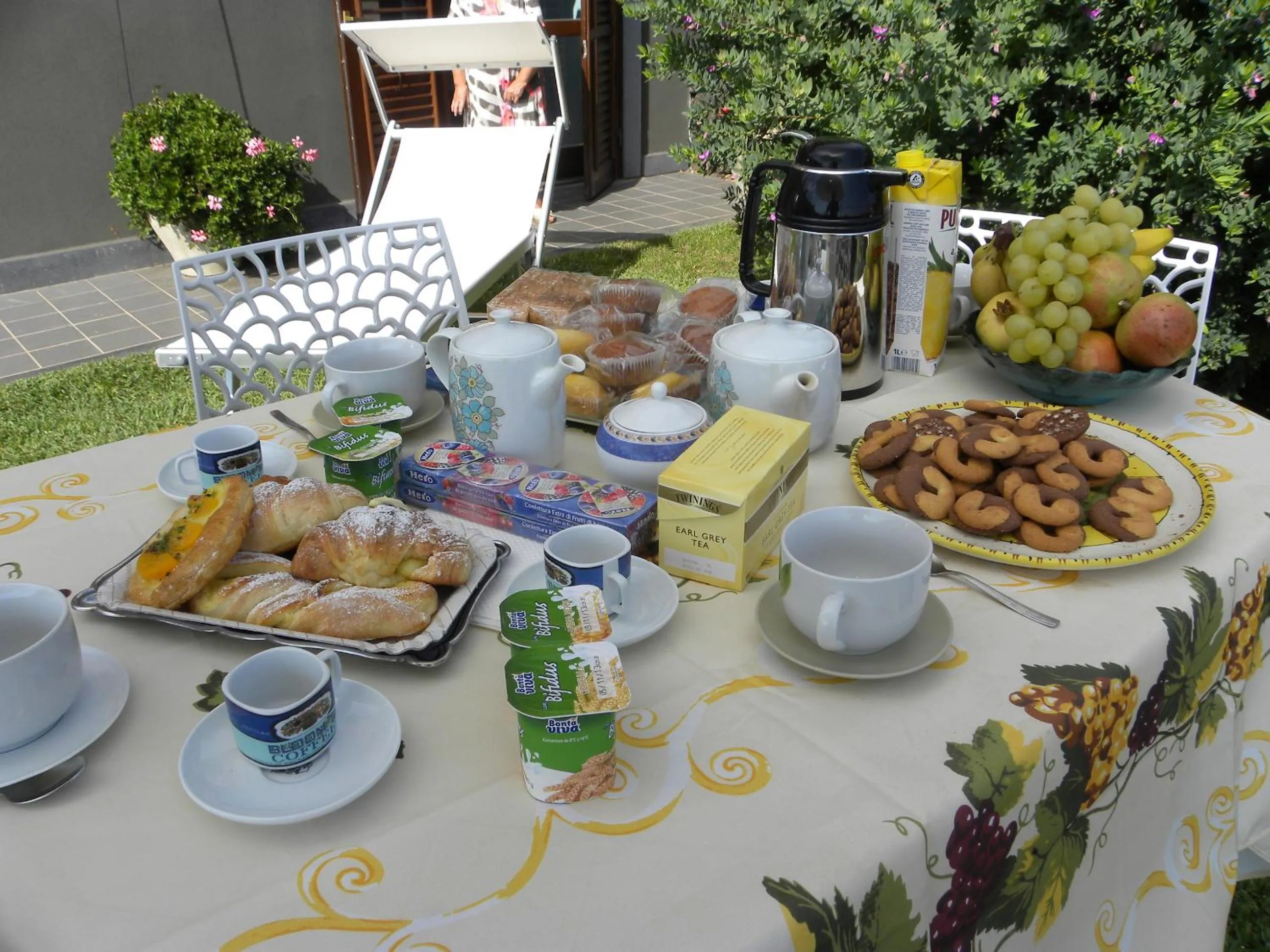 Buffet breakfast in Poggio Sambuco