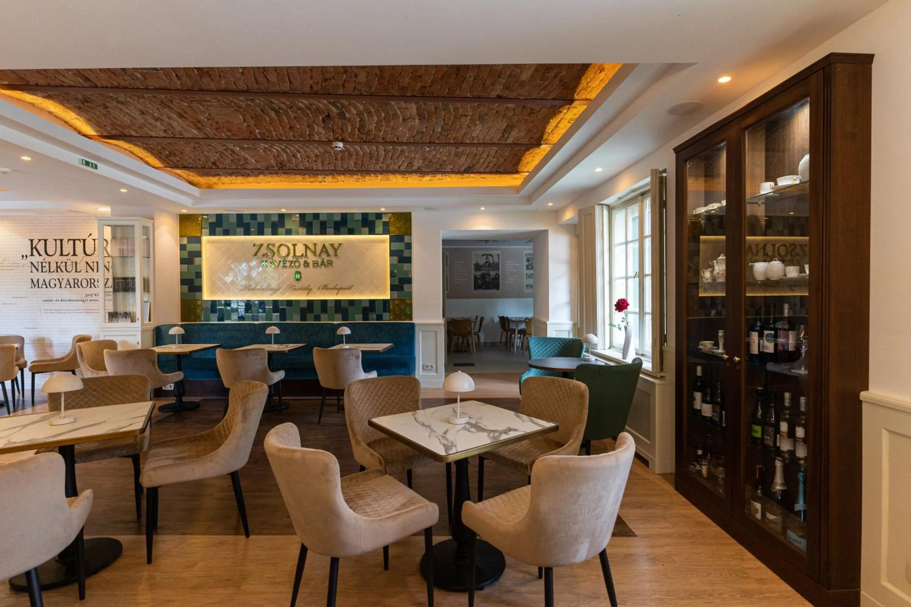 Lounge or bar in Klebelsberg Kastély Budapest