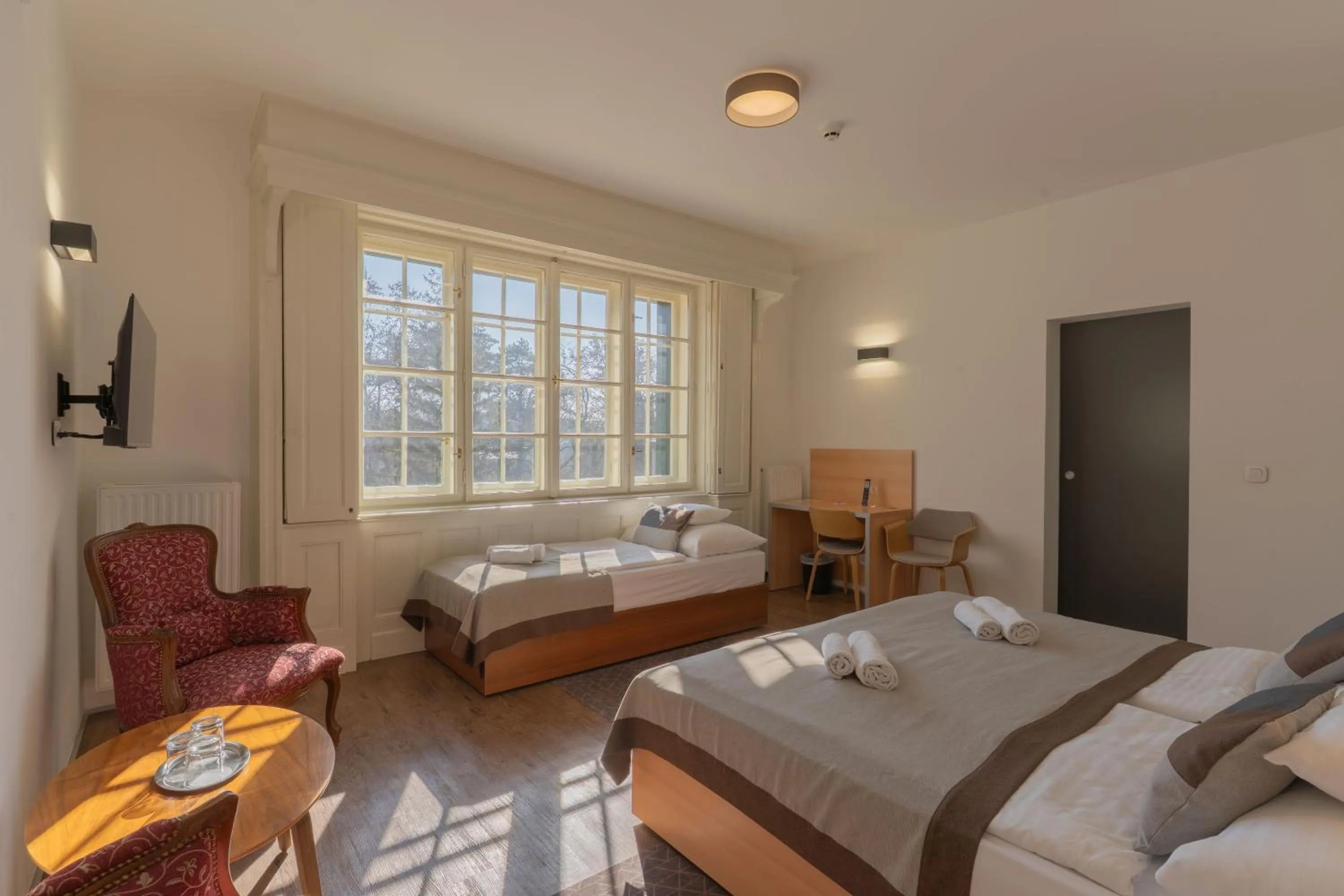 Photo of the whole room, Bed in Klebelsberg Kastély Budapest