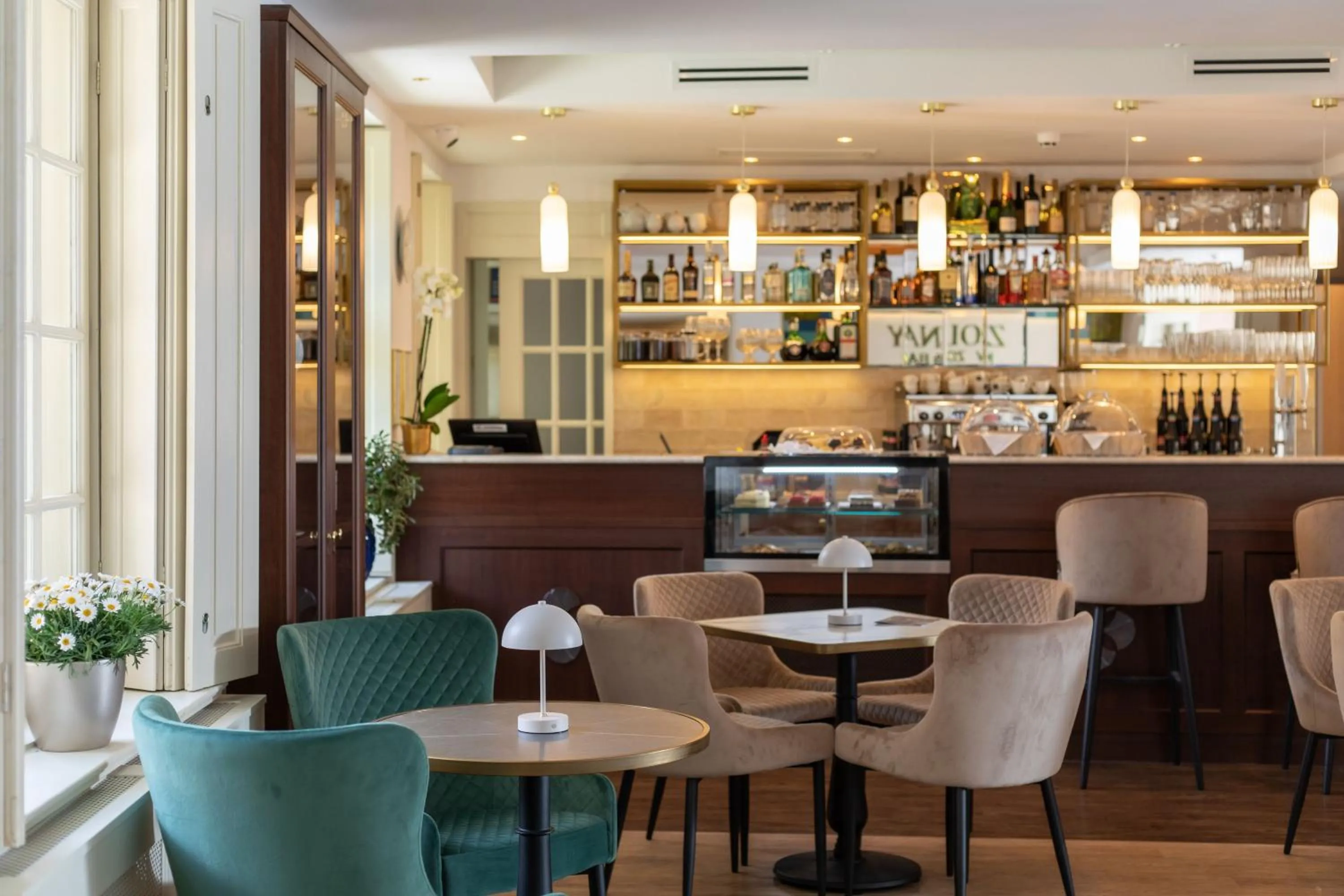 Restaurant/places to eat in Klebelsberg Kastély Budapest