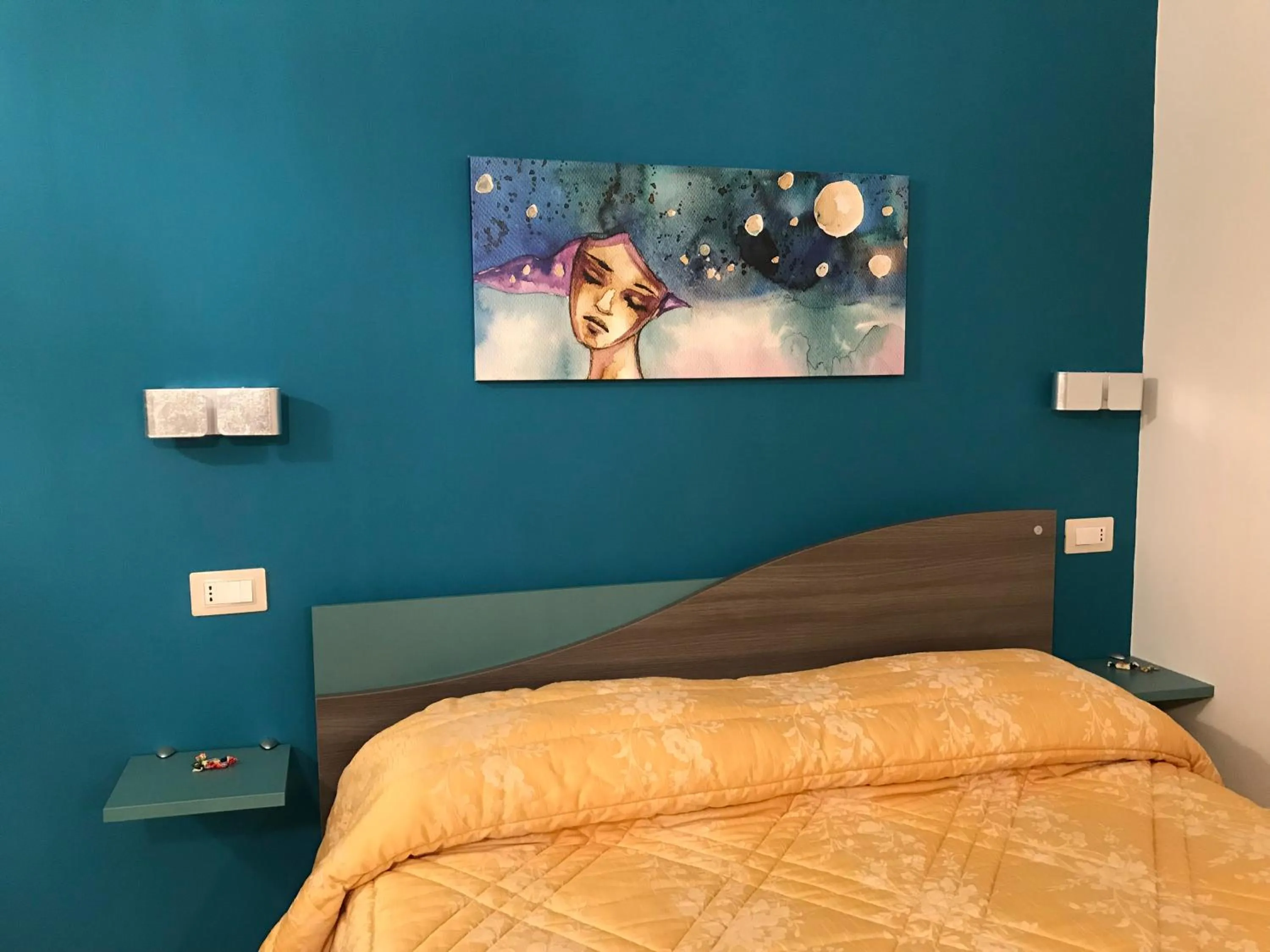 Bedroom, Bed in Good Night Moon B&B