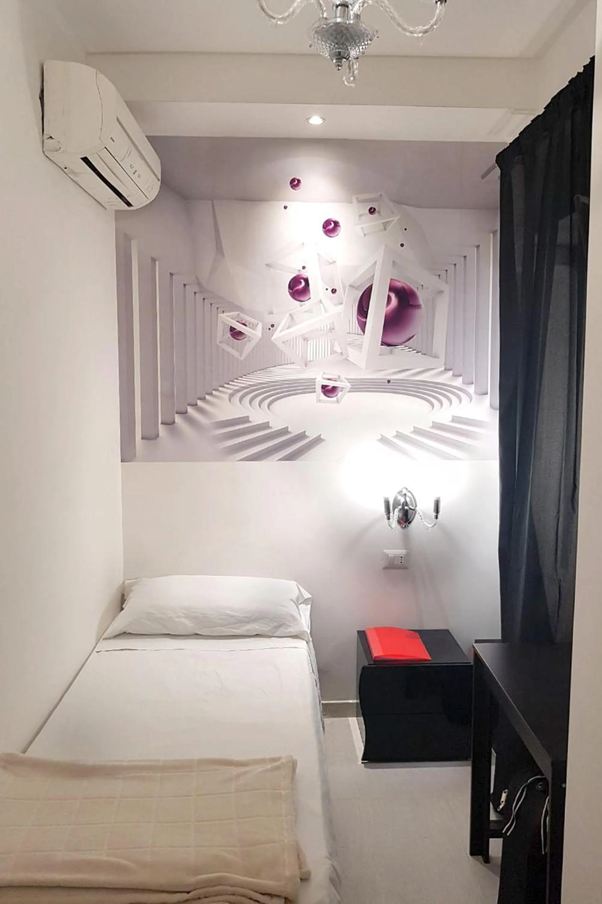 Bed in Rome Sweet Home Vatican