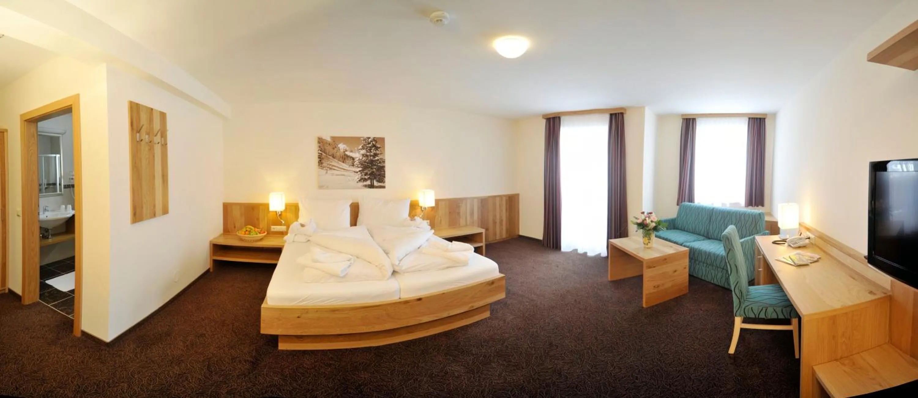 Photo of the whole room, Bed in Panoramahotel Gürtl