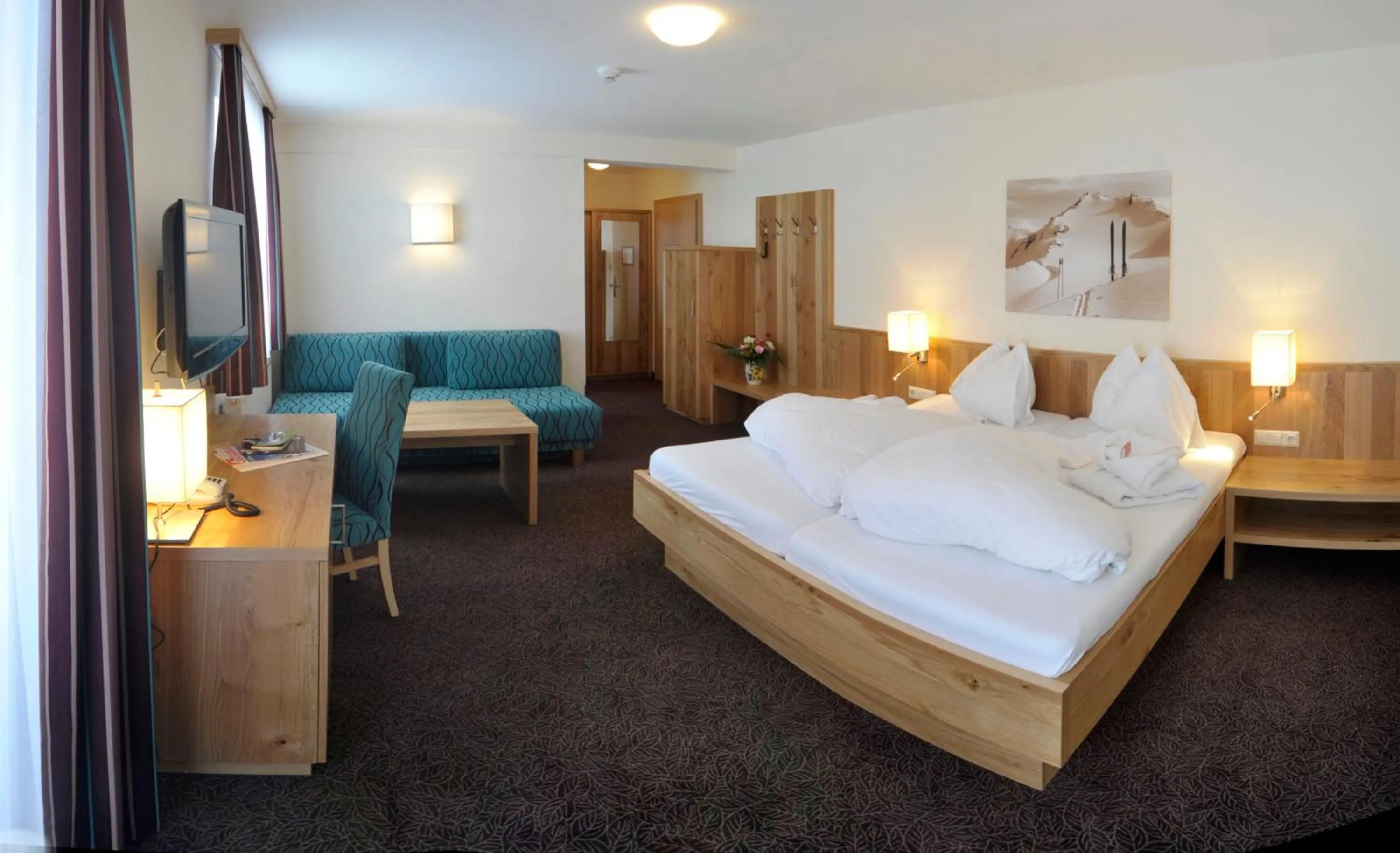 Photo of the whole room, Bed in Panoramahotel Gürtl