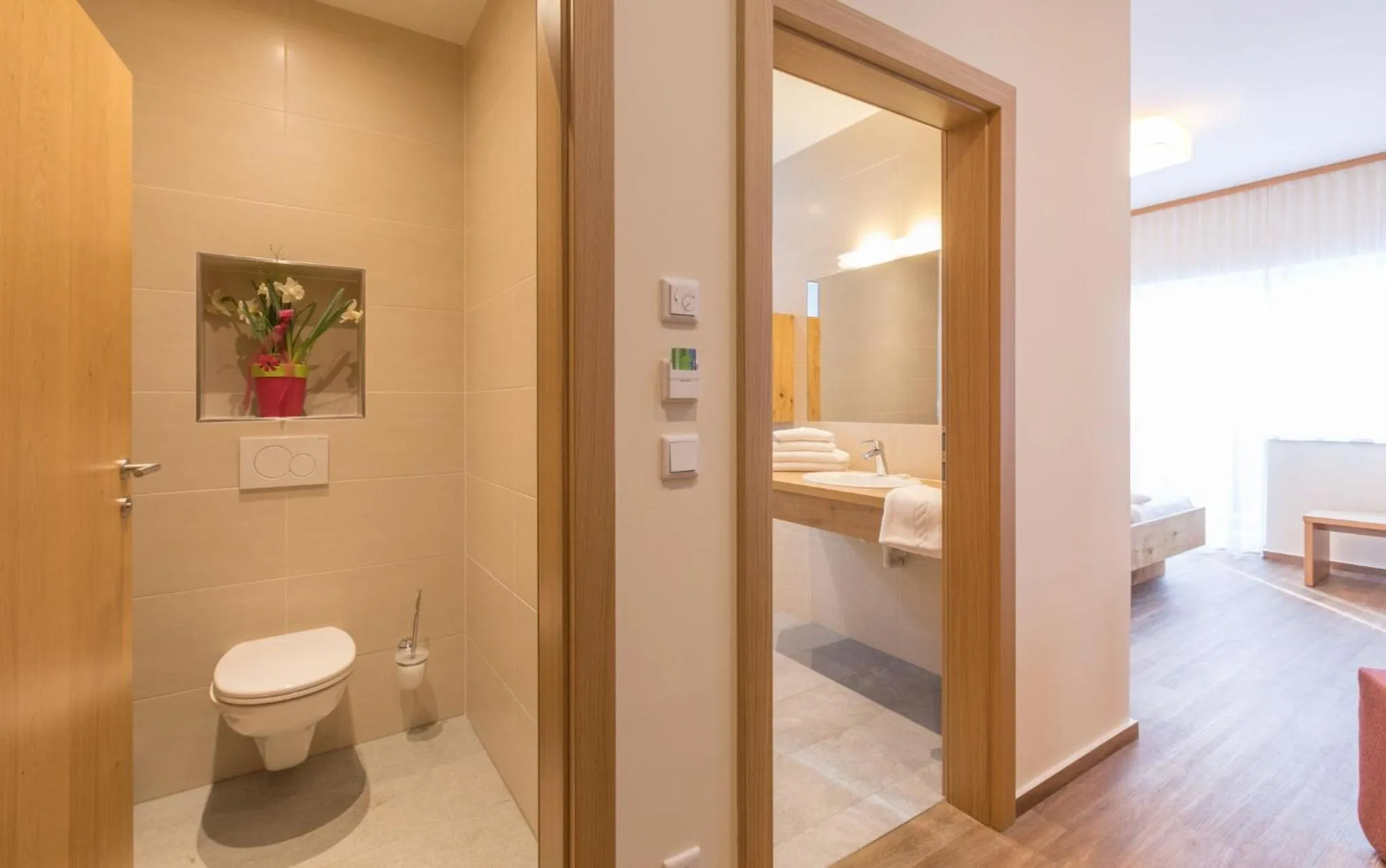 Bathroom, Bed in Panoramahotel Gürtl