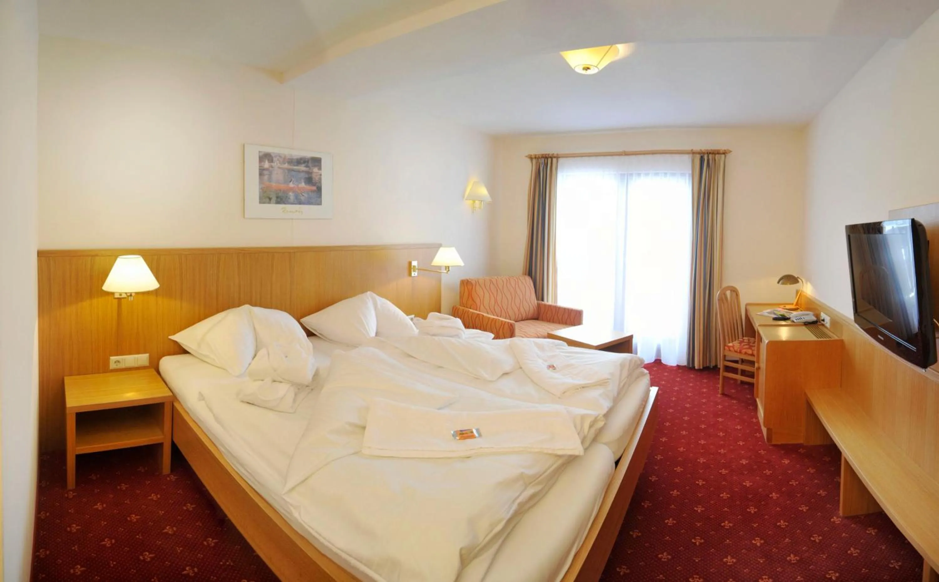 Photo of the whole room, Bed in Panoramahotel Gürtl