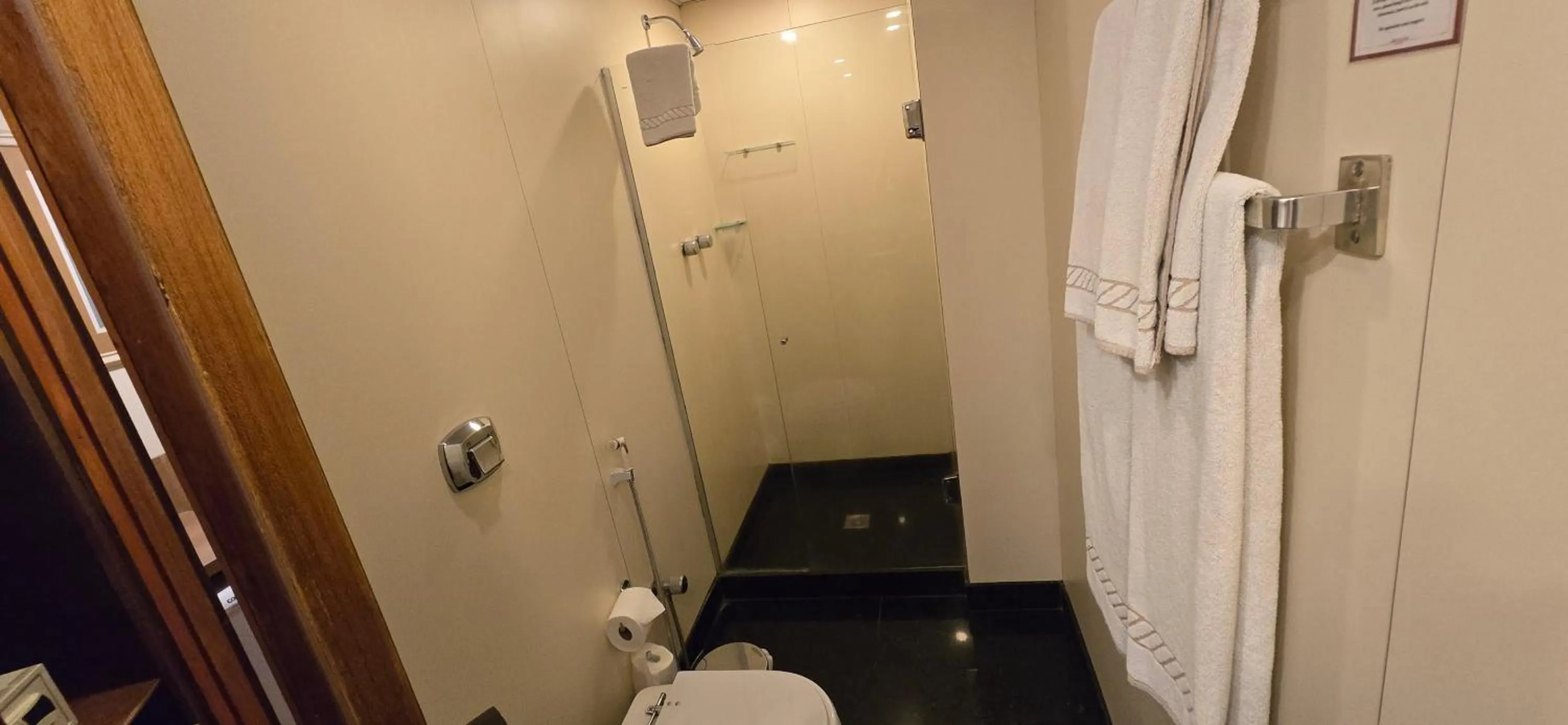 Bathroom in Mirador Rio Copacabana Hotel