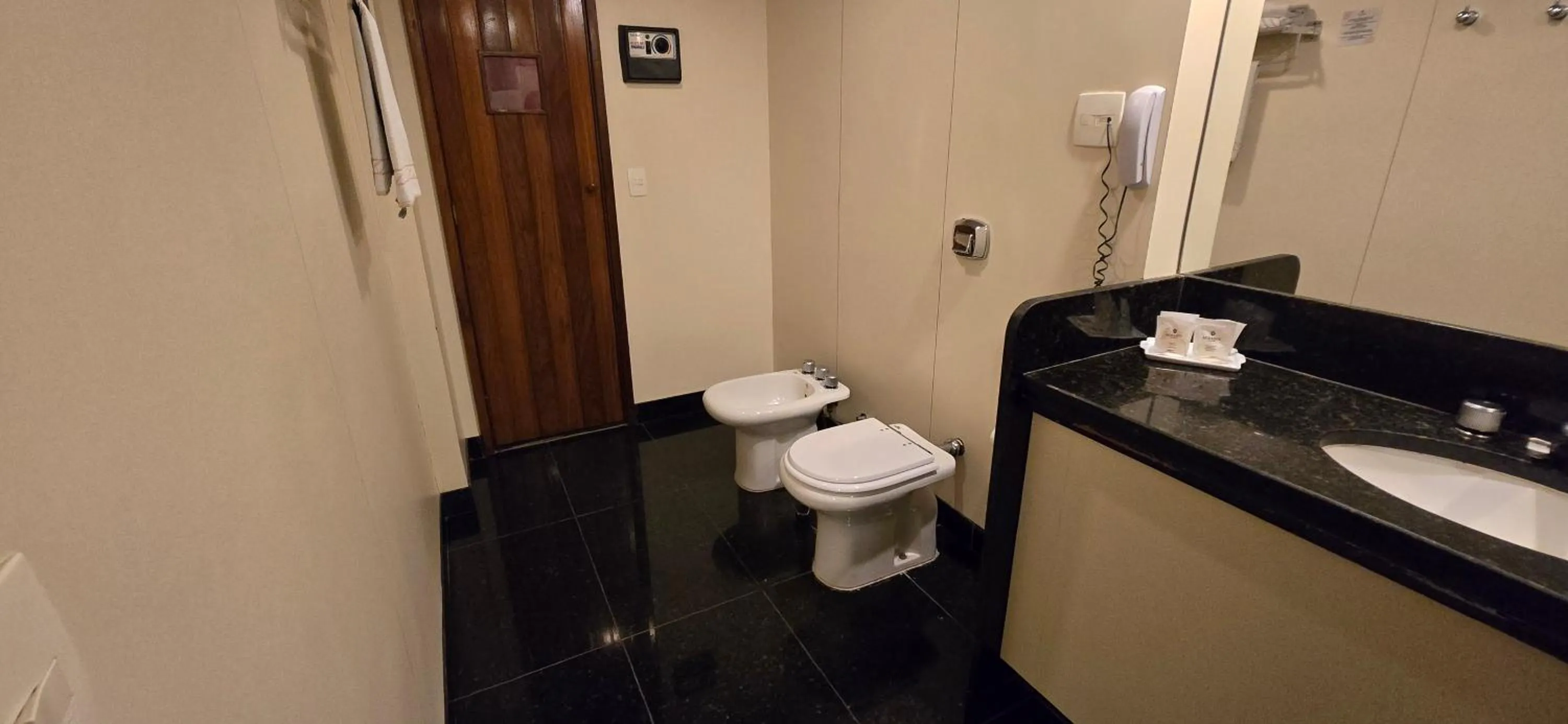 Bathroom in Mirador Rio Copacabana Hotel