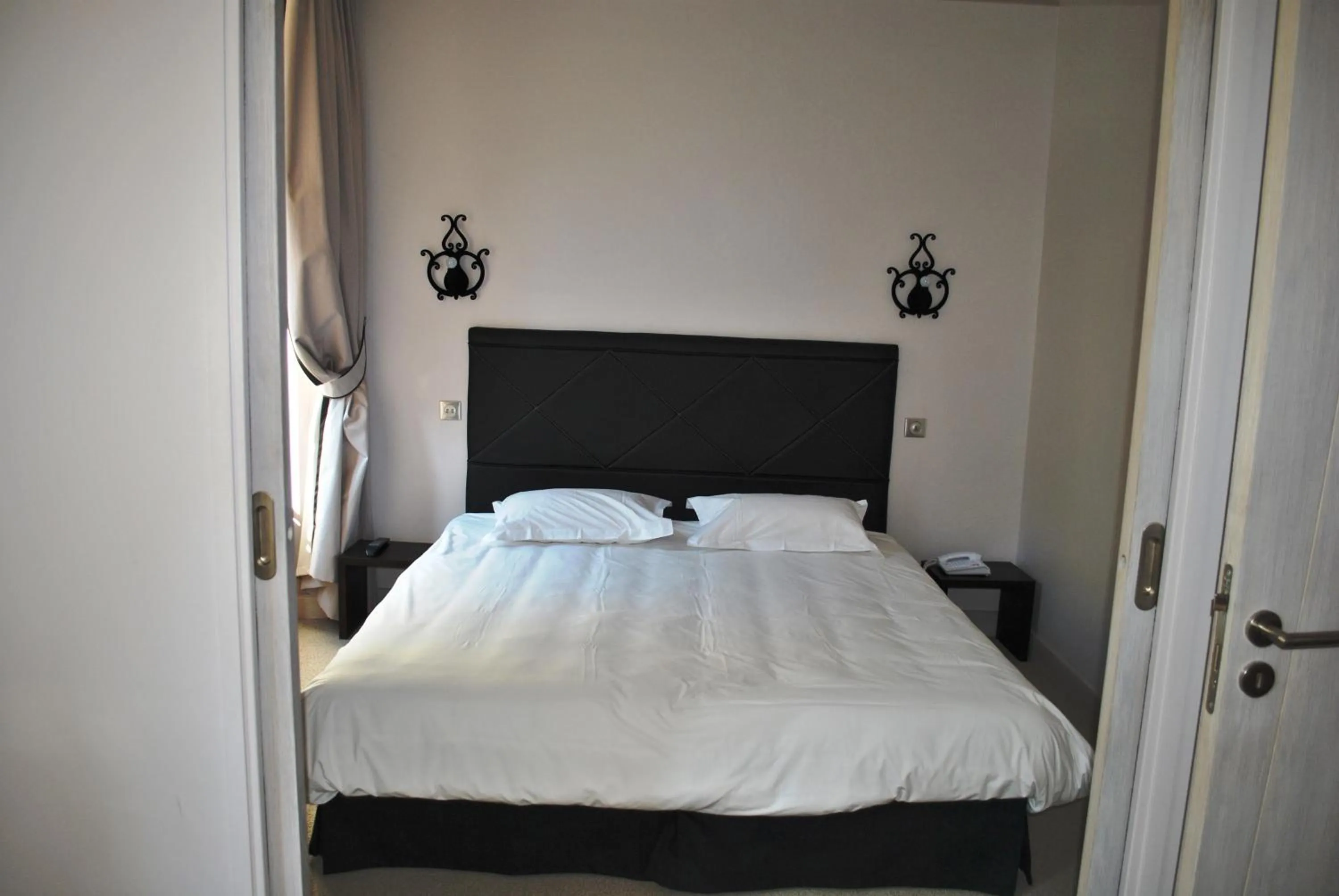 Bedroom in Hôtel Richemond